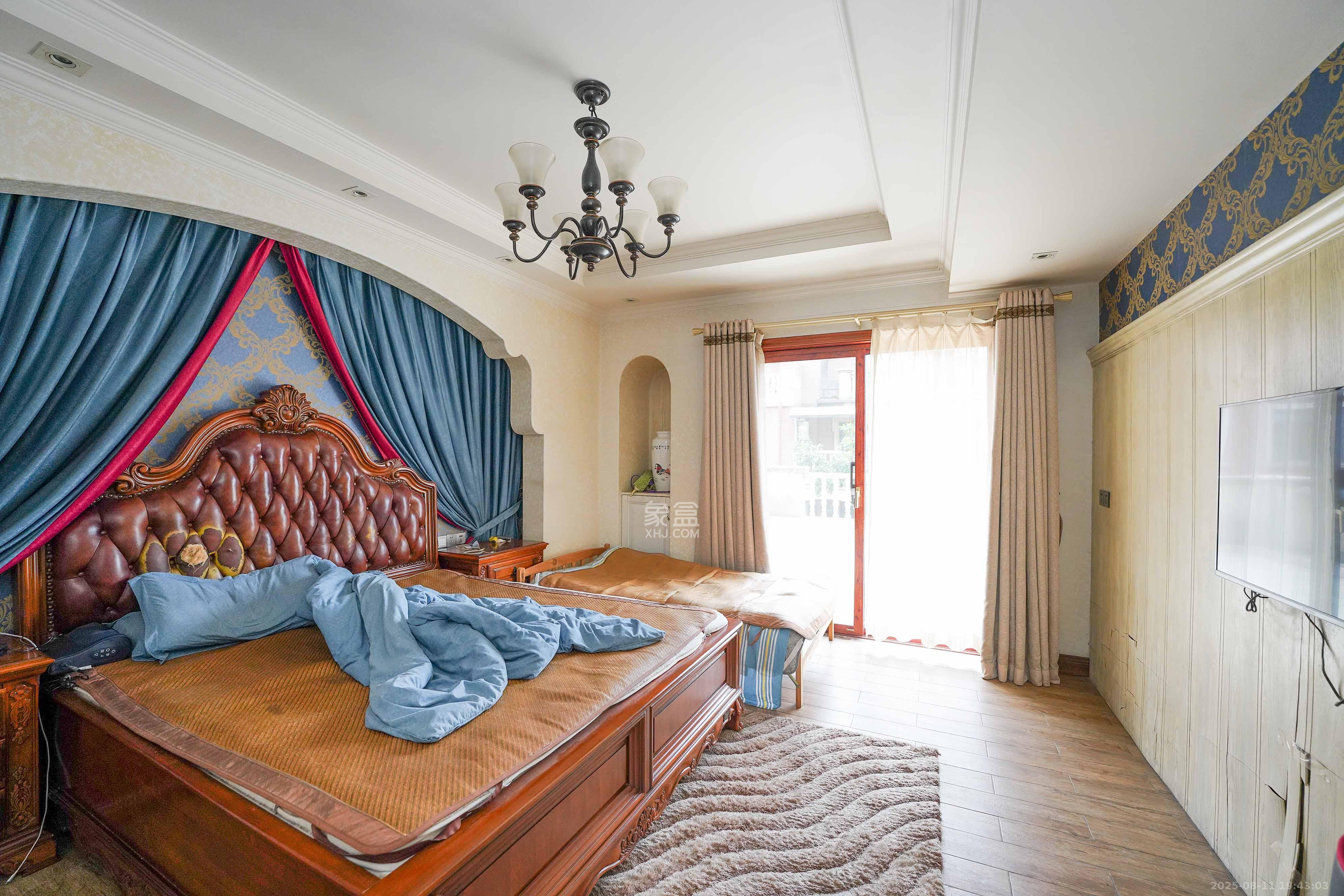 格兰小镇  6室2厅4卫    638.0万 格兰小镇  6室2厅4卫    638.0万卧室