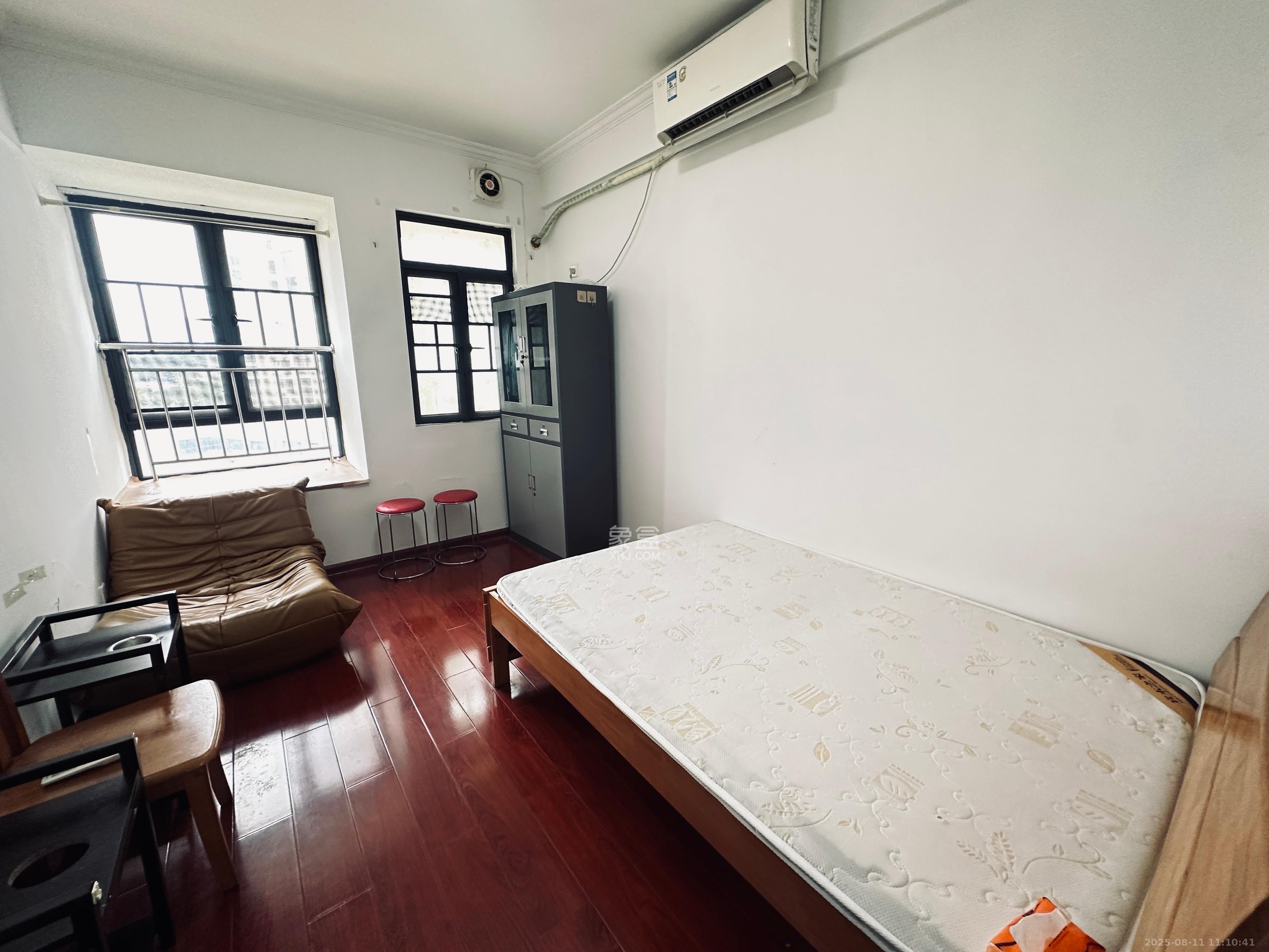 西山汇景一、二期  3室2厅2卫    3500.0元/月室内图