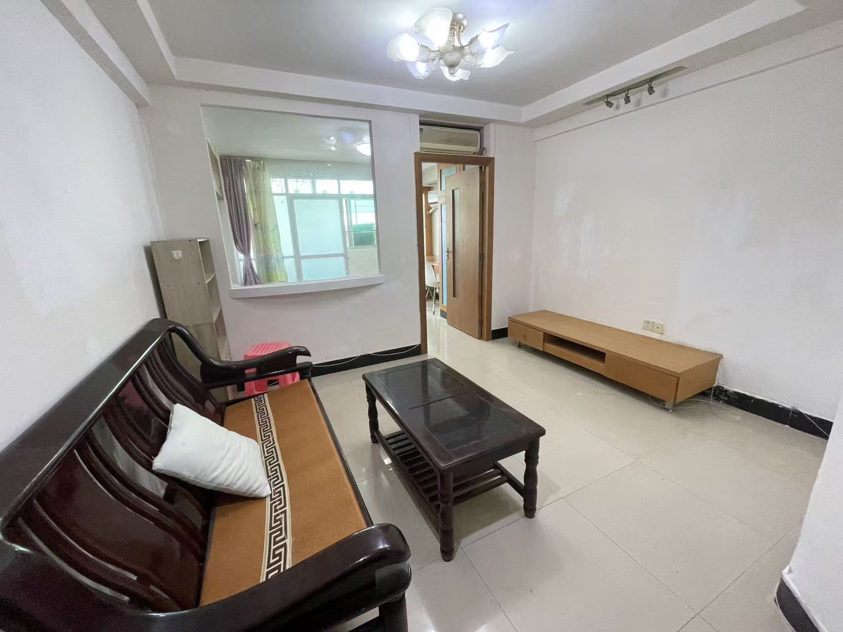 华星大厦 1室1厅1卫 1100.0元/月 华星大厦 1室1厅1卫 1100.0元/月室内图