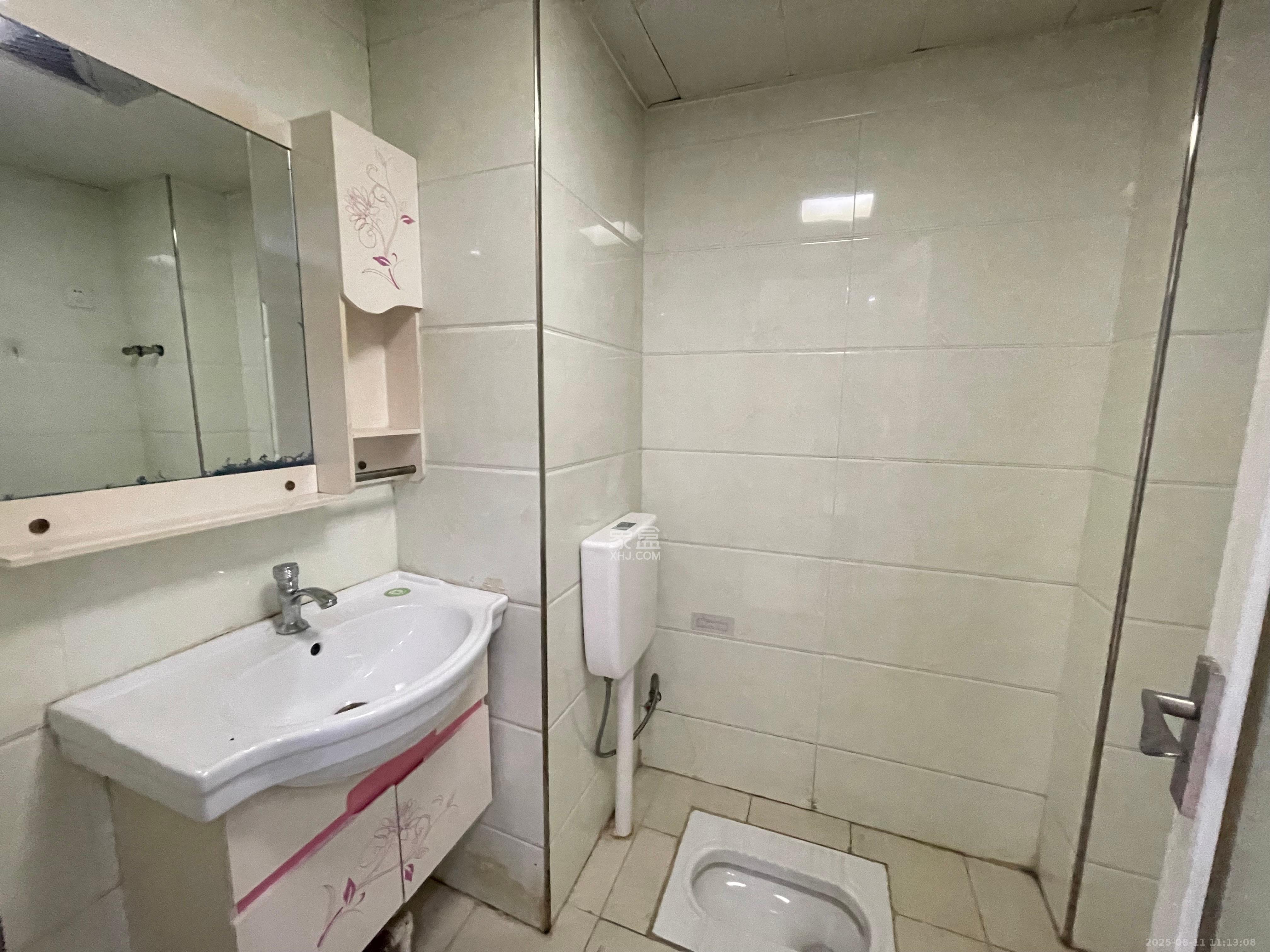 星大峰汇商务楼 1室1厅1卫 1600.0元/月 星大峰汇商务楼 1室1厅1卫 1600.0元/月室内图