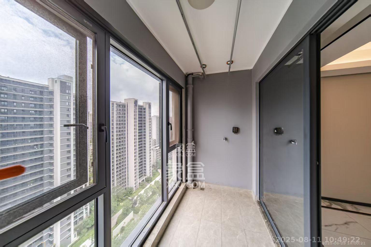 中海阅麓山一期  3室2厅2卫    3000.0元/月室内图