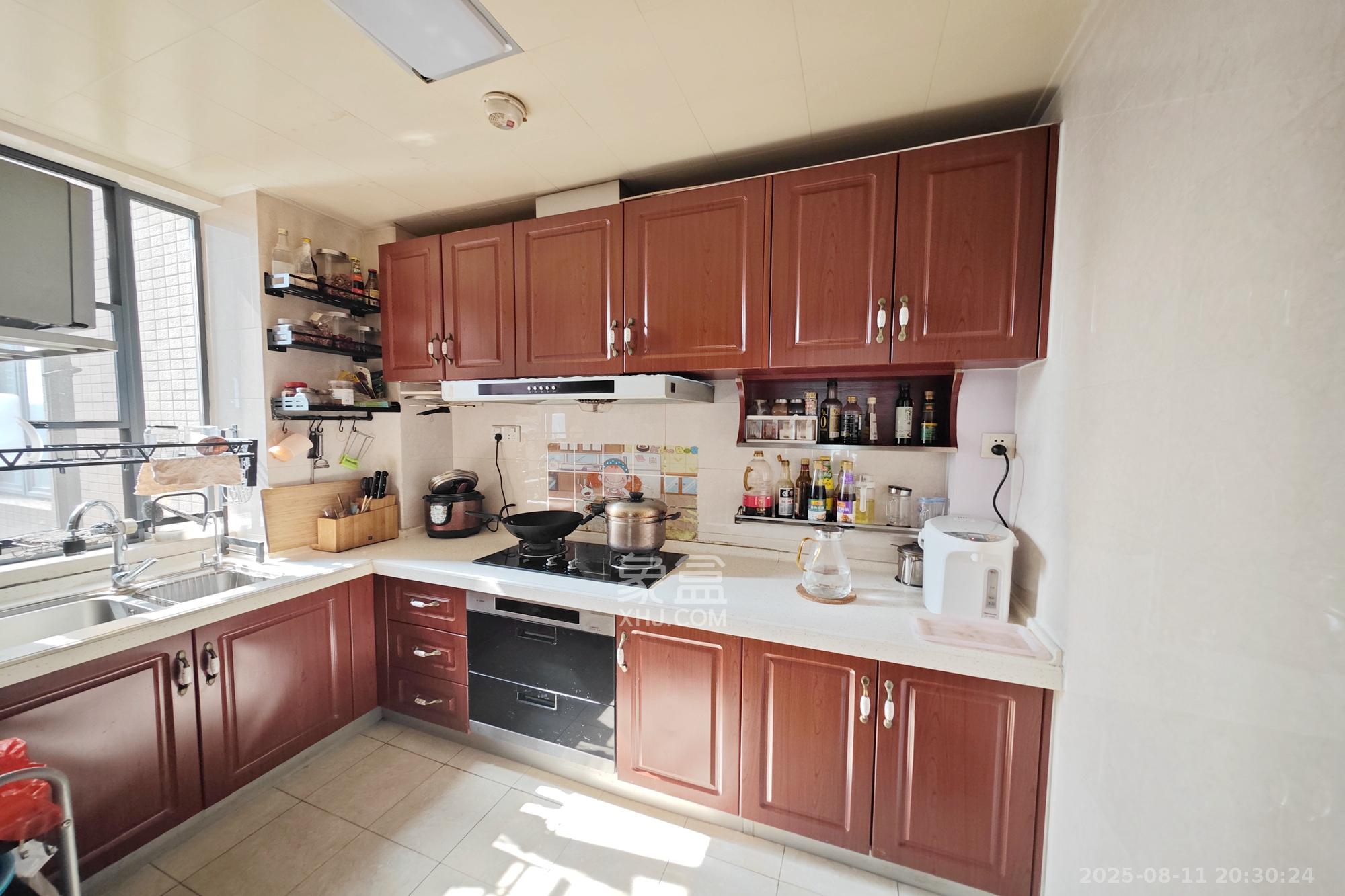 万博汇  3室2厅2卫    188.0万 万博汇  3室2厅2卫    188.0万厨房