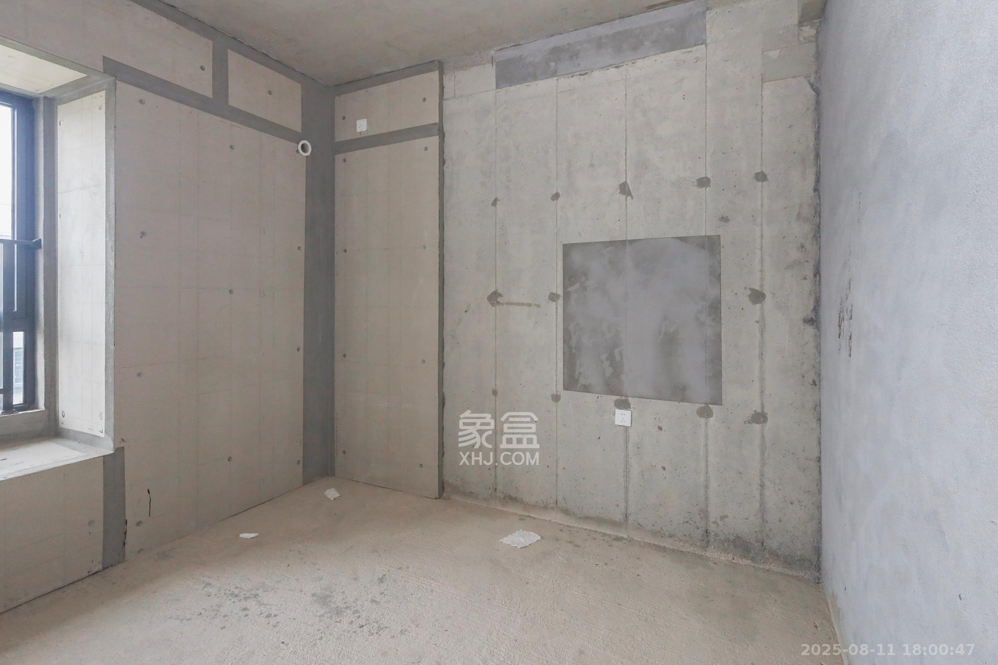 轨道中建麓江府  4室2厅2卫   199.00万其他