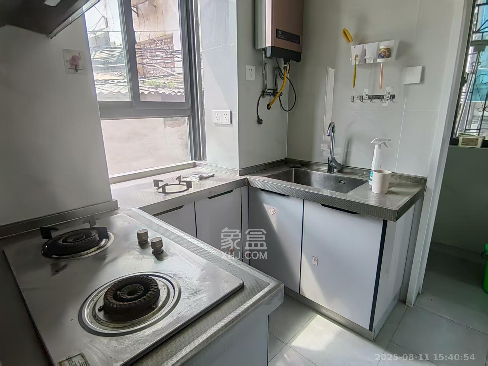 红旗区五片 3室1厅1卫 1980.0元/月 红旗区五片 3室1厅1卫 1980.0元/月室内图