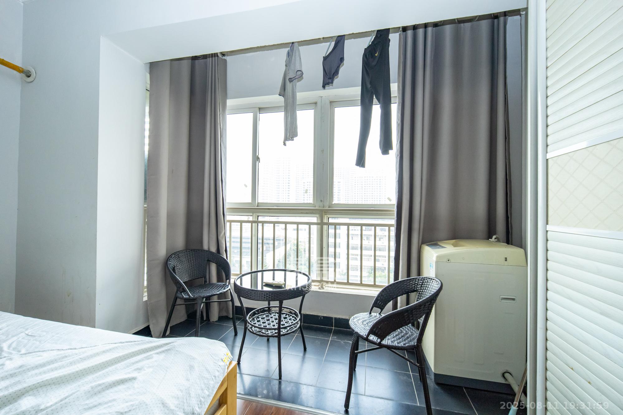 时代星城 1室1厅1卫 17.8万 时代星城 1室1厅1卫 17.8万阳台