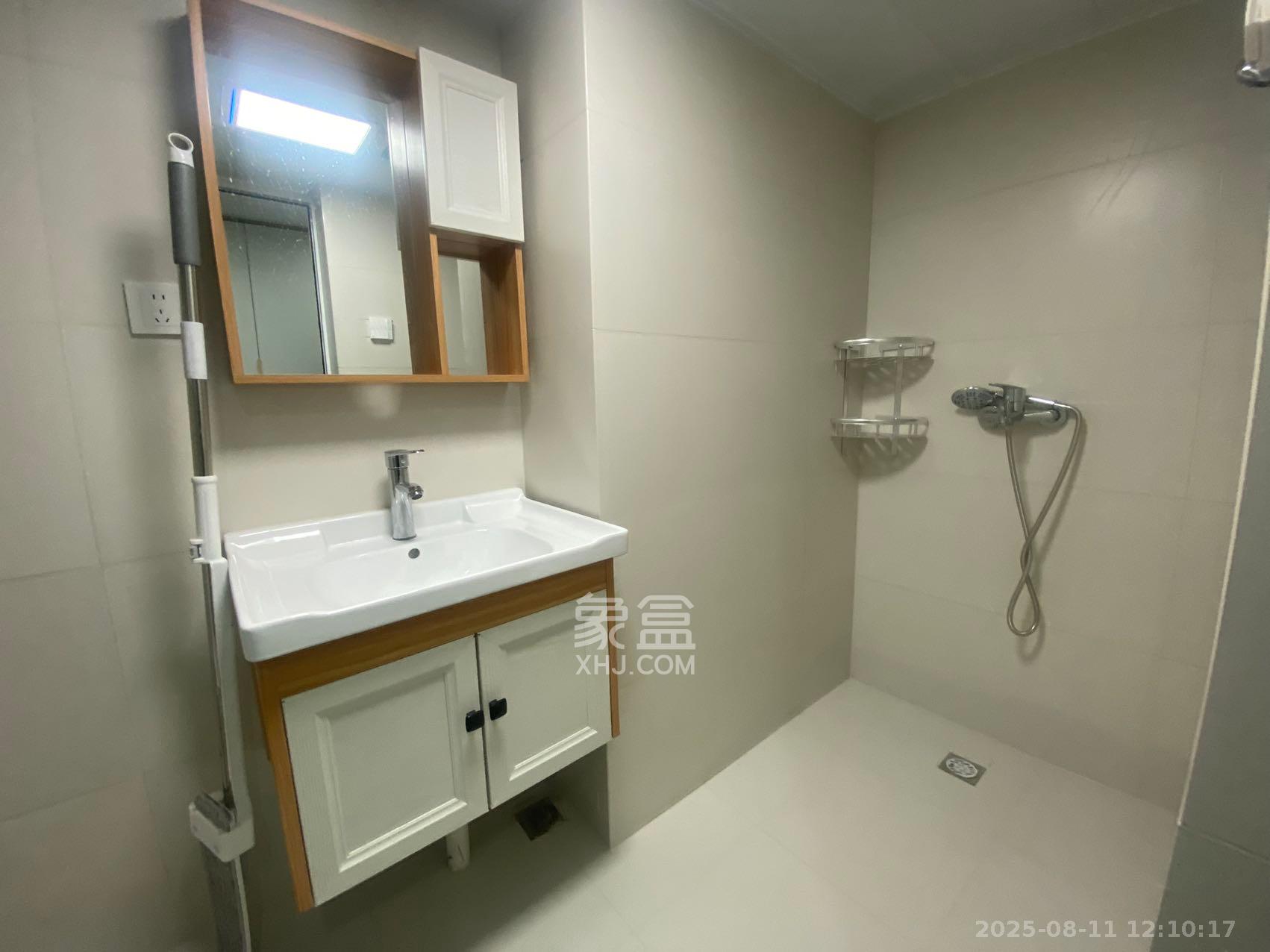 卓越江岸  2室2厅1卫   2800.00元/月室内图