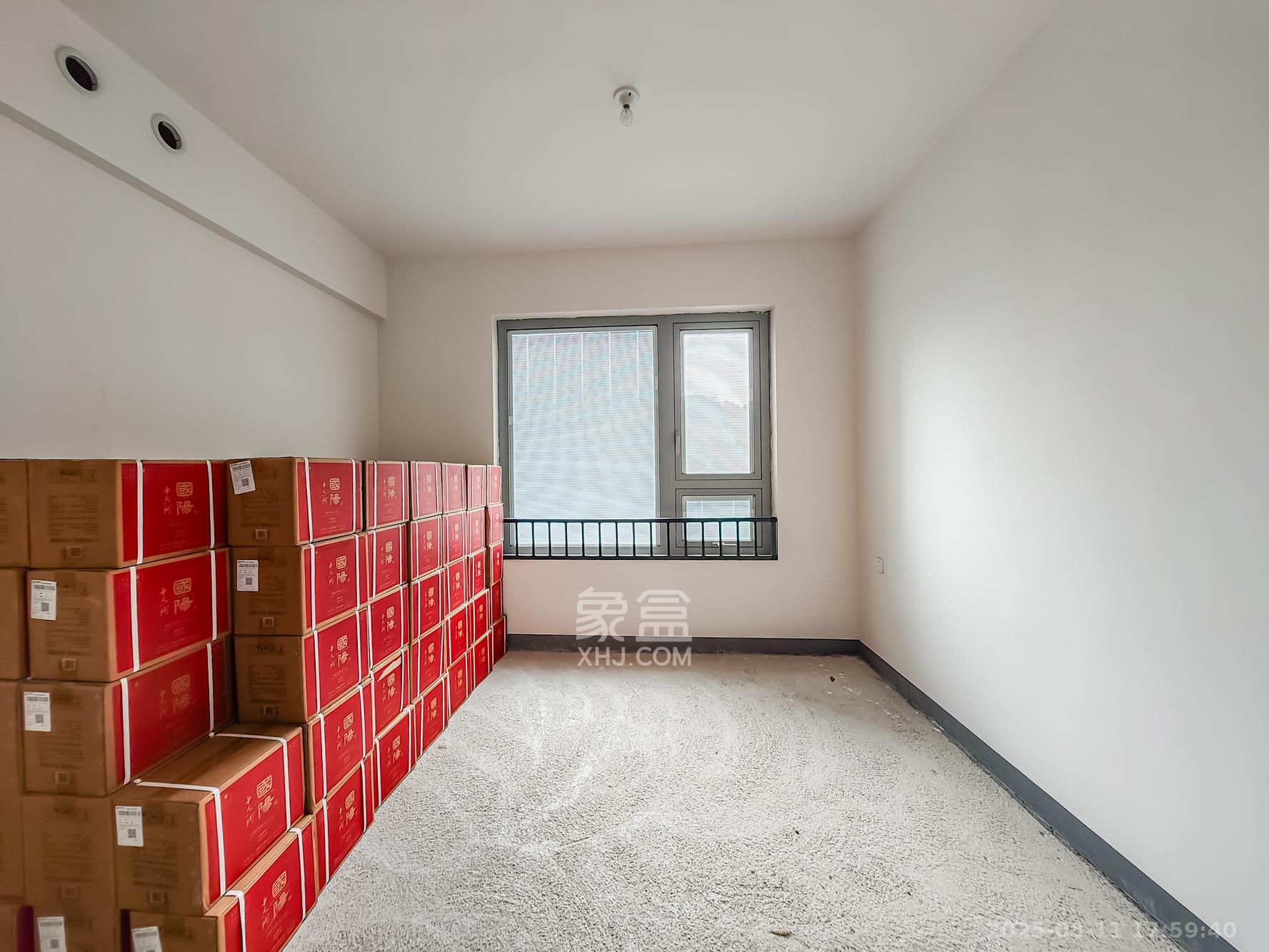 湘江壹号五期  4室2厅3卫    238.0万 湘江壹号五期  4室2厅3卫    238.0万卧室