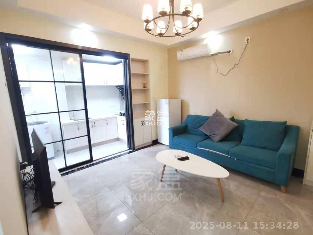 庐山一号  1室2厅1卫   1500.00元/月室内图