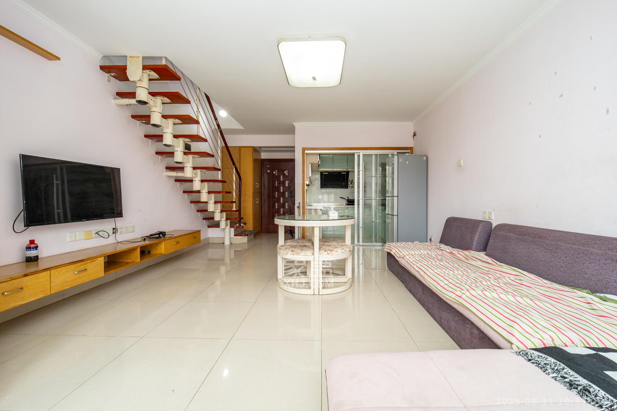 蝴蝶谷 1室1厅1卫 29.83万 蝴蝶谷 1室1厅1卫 29.83万客厅