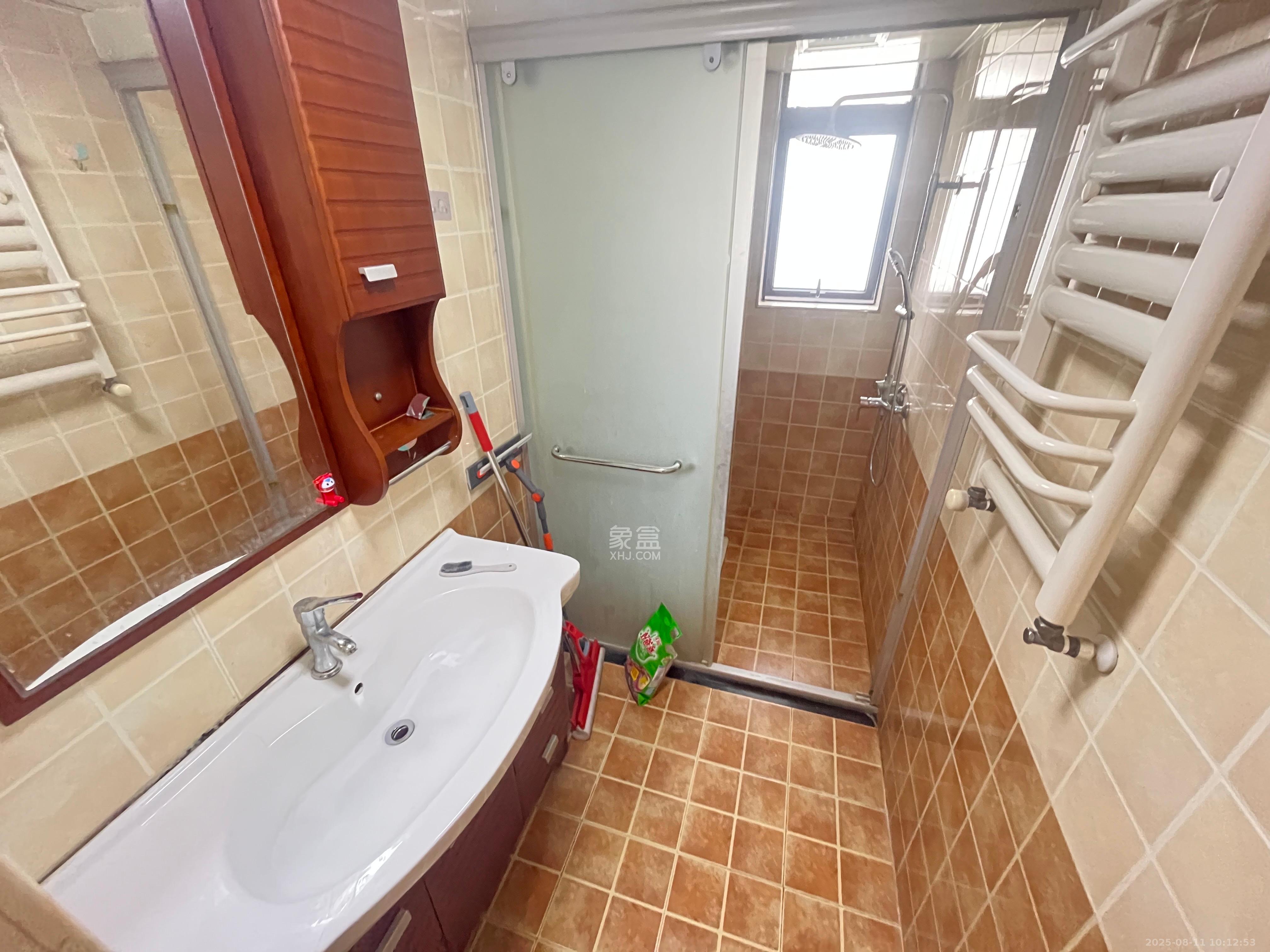 新华都万家城  3室2厅2卫    2600.0元/月 新华都万家城  3室2厅2卫    2600.0元/月室内图