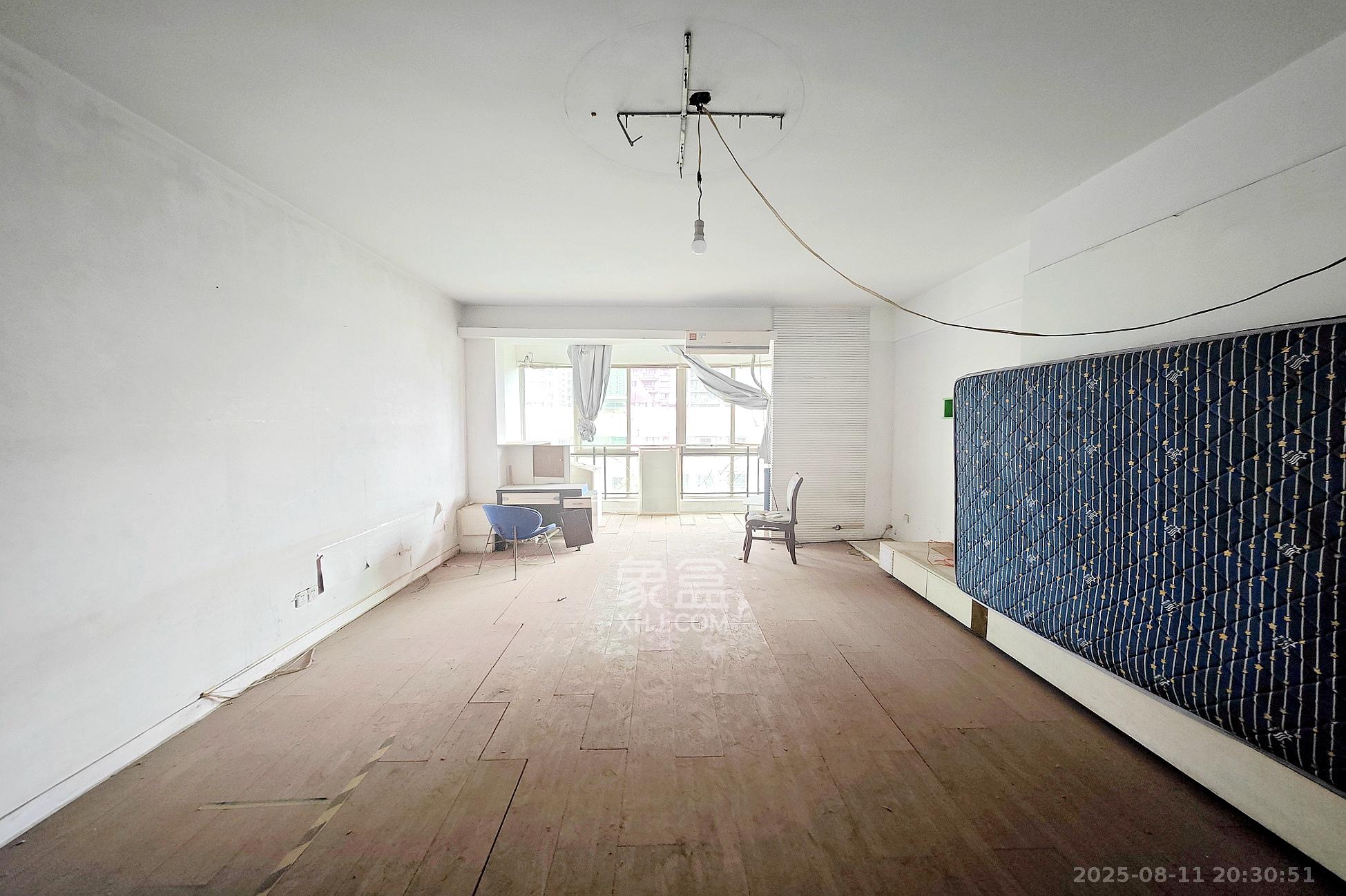 宏轩花苑 3室2厅1卫 95.0万 宏轩花苑 3室2厅1卫 95.0万客厅