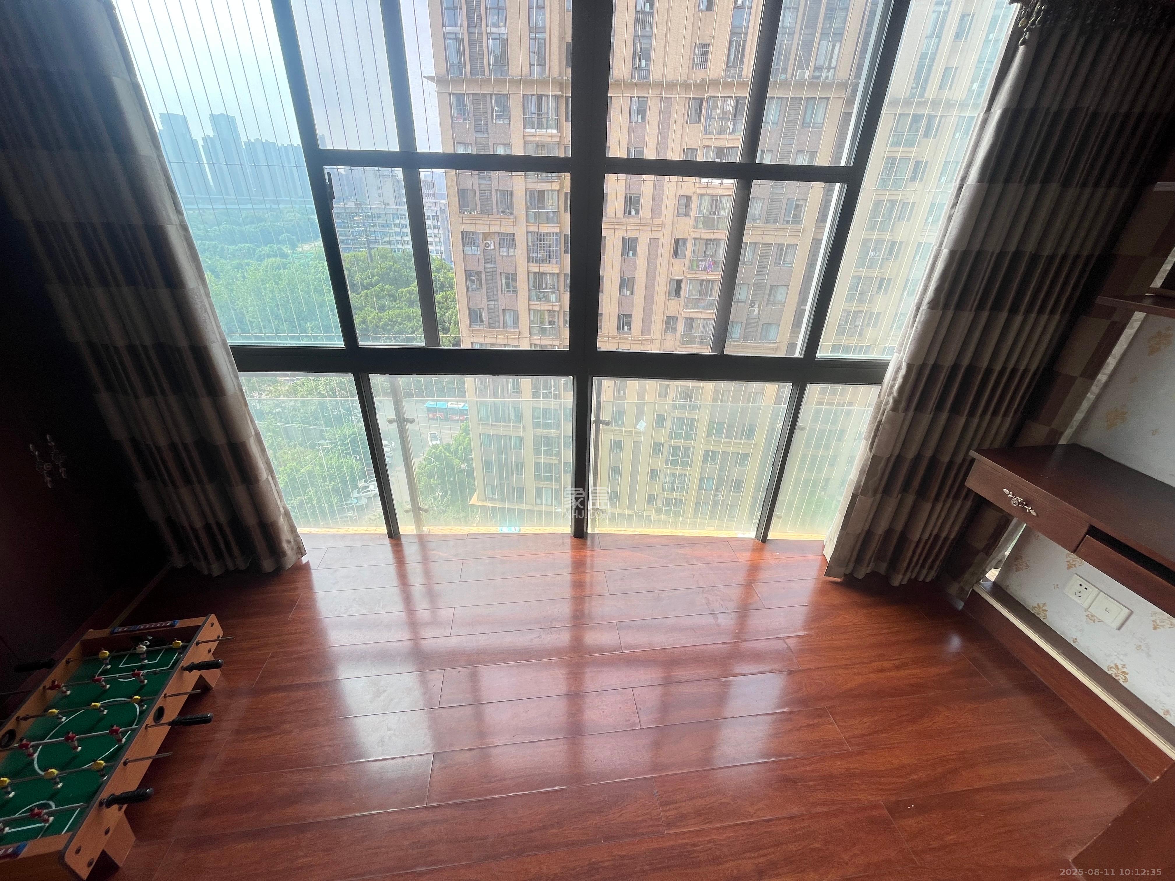 新华都万家城  3室2厅2卫    2600.0元/月 新华都万家城  3室2厅2卫    2600.0元/月室内图