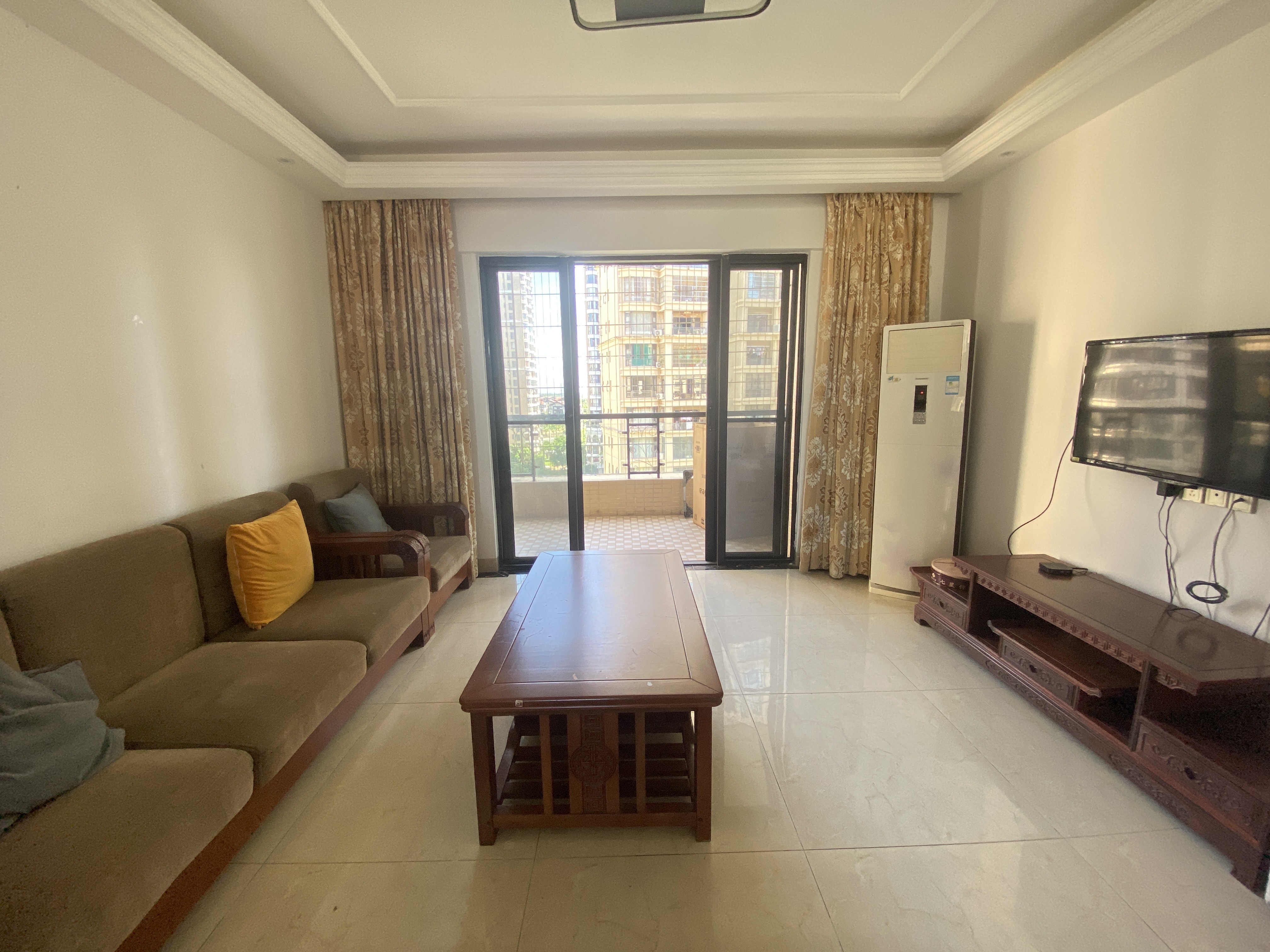 滨江帝景二期(三期) 3室2厅2卫 2700.0元/月 滨江帝景二期(三期) 3室2厅2卫 2700.0元/月室内图