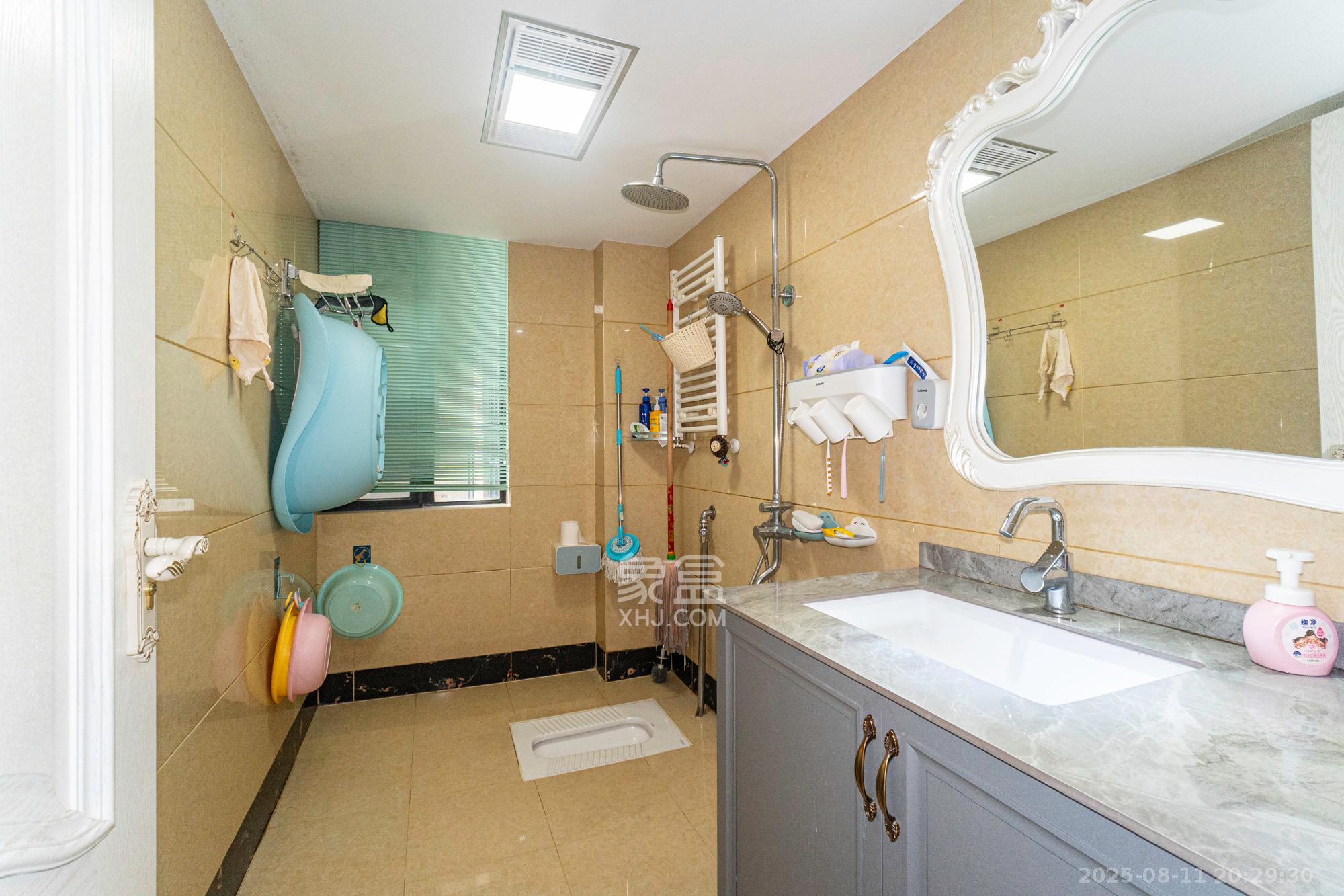 松雅湖金岸  4室2厅2卫    110.0万卫生间