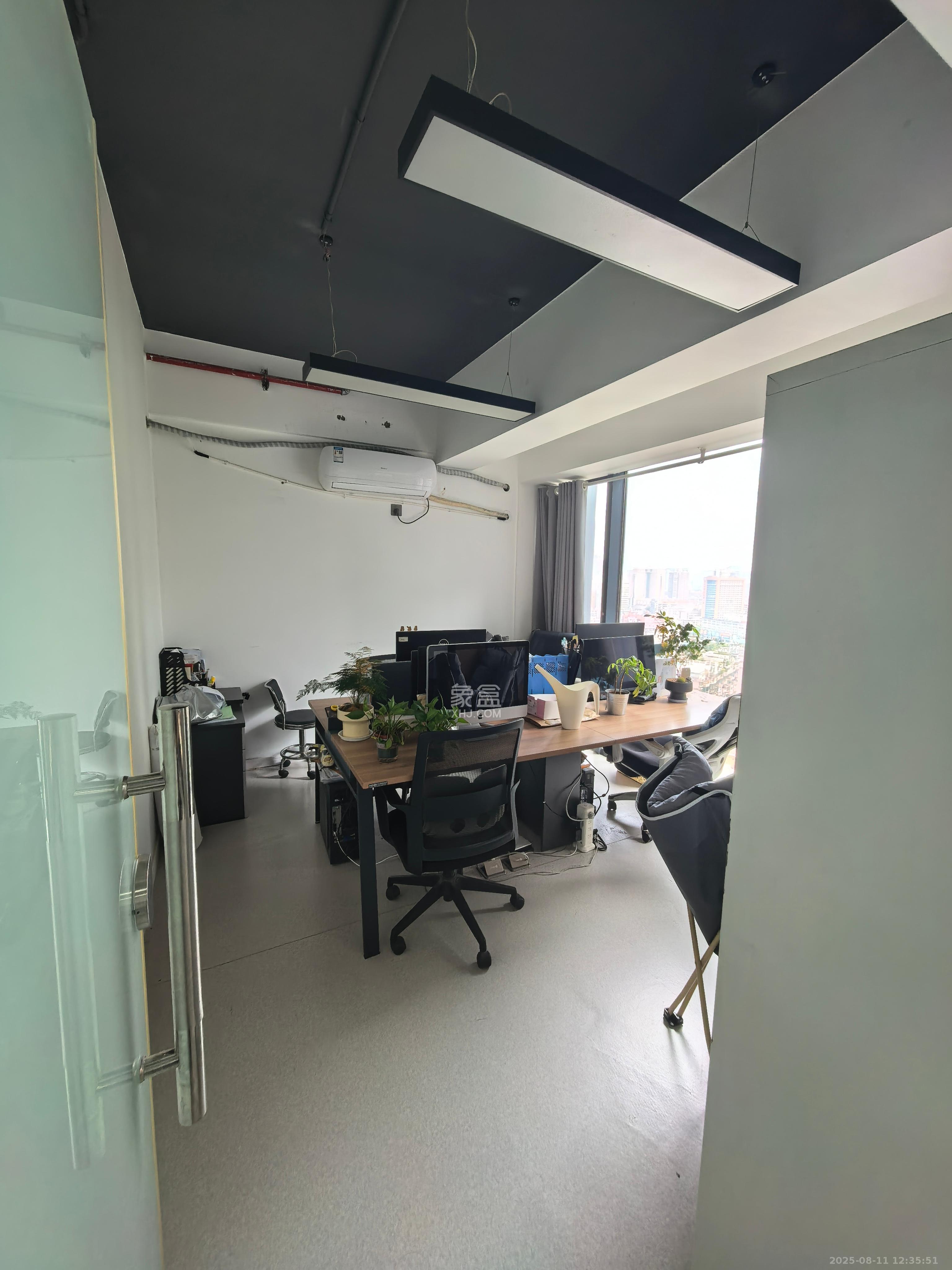 万润时光里  1室1厅1卫    1800.0元/月 万润时光里  1室1厅1卫    1800.0元/月