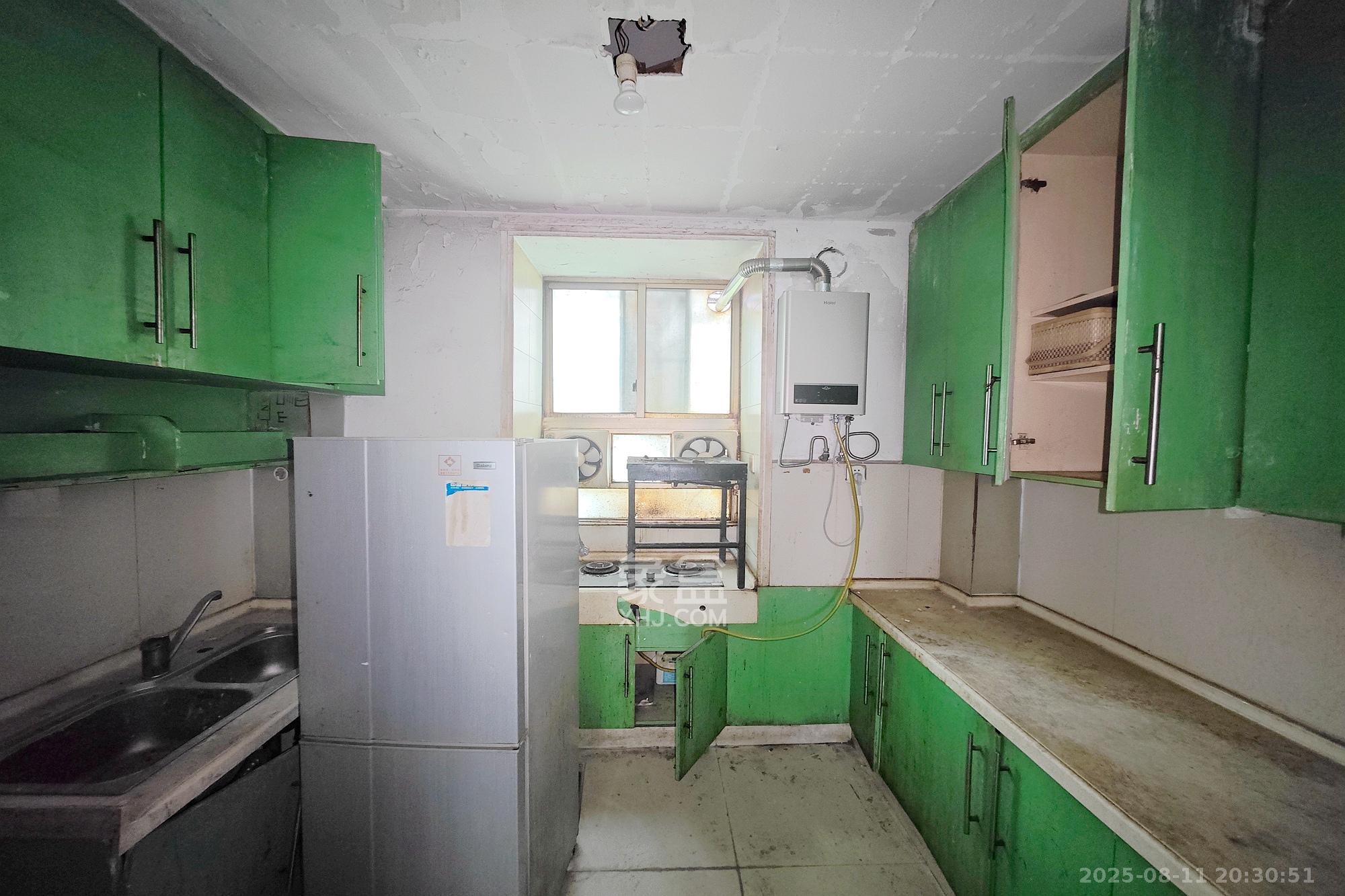 宏轩花苑 3室2厅1卫 95.0万 宏轩花苑 3室2厅1卫 95.0万厨房