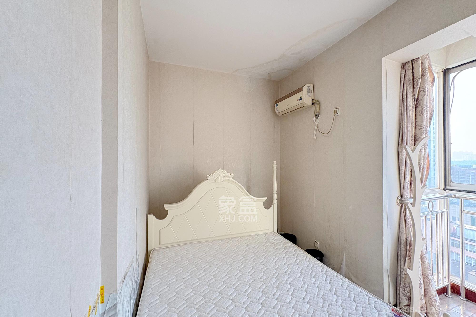 新楚天扶华庭  2室1厅1卫    68.0万卧室