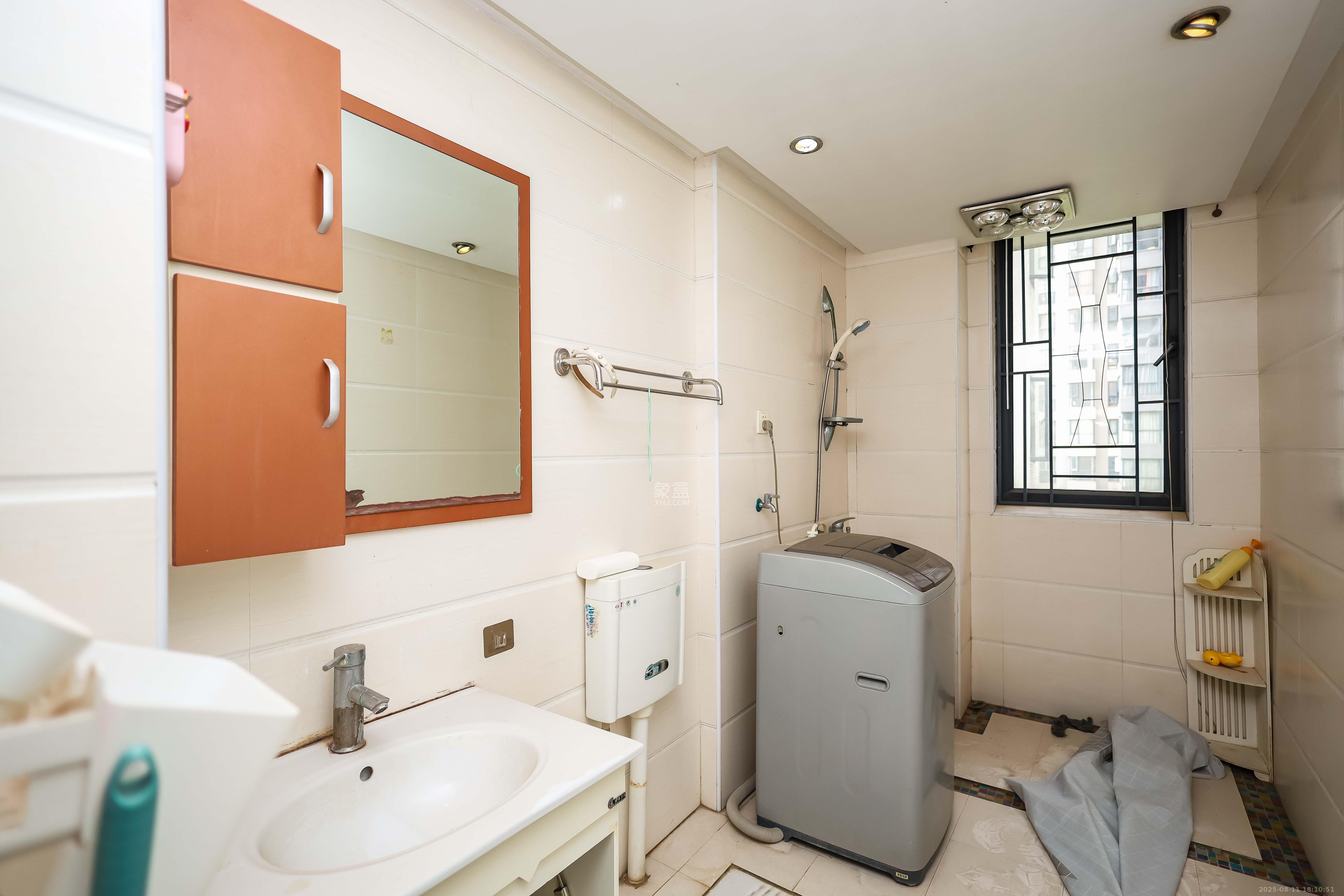 莱茵城  3室2厅2卫    108.0万 莱茵城  3室2厅2卫    108.0万卫生间