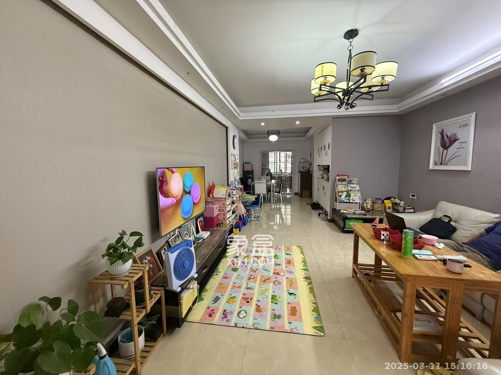 山水湾  3室2厅2卫   2600.00元/月室内图