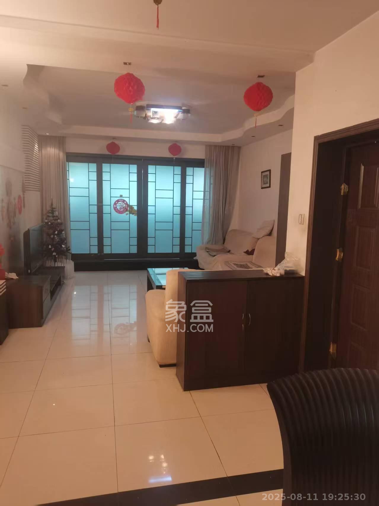 莲湖汽配城  3室1厅2卫    2300.0元/月 莲湖汽配城  3室1厅2卫    2300.0元/月室内图