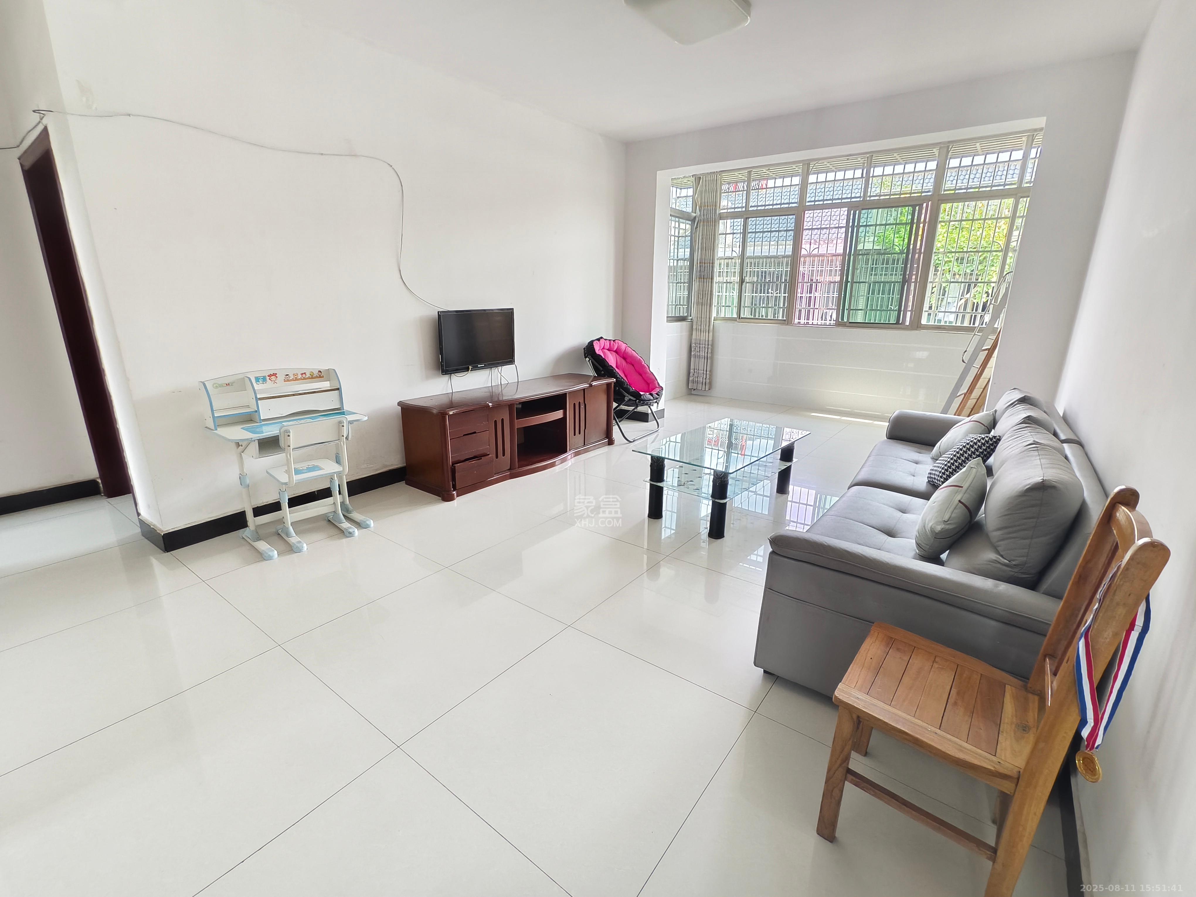 金桂小区一期 3室2厅1卫 1400.0元/月 金桂小区一期 3室2厅1卫 1400.0元/月室内图