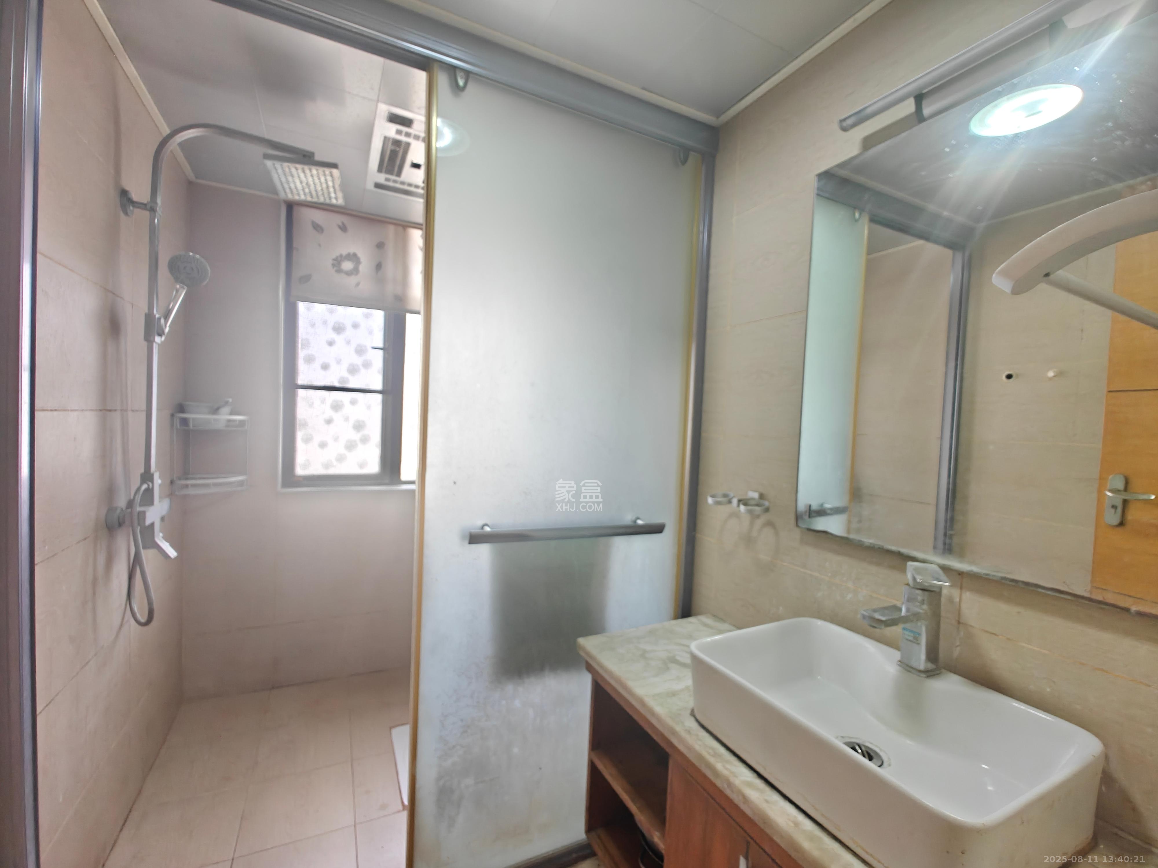 三江花中城  3室2厅2卫    3000.0元/月 三江花中城  3室2厅2卫    3000.0元/月室内图