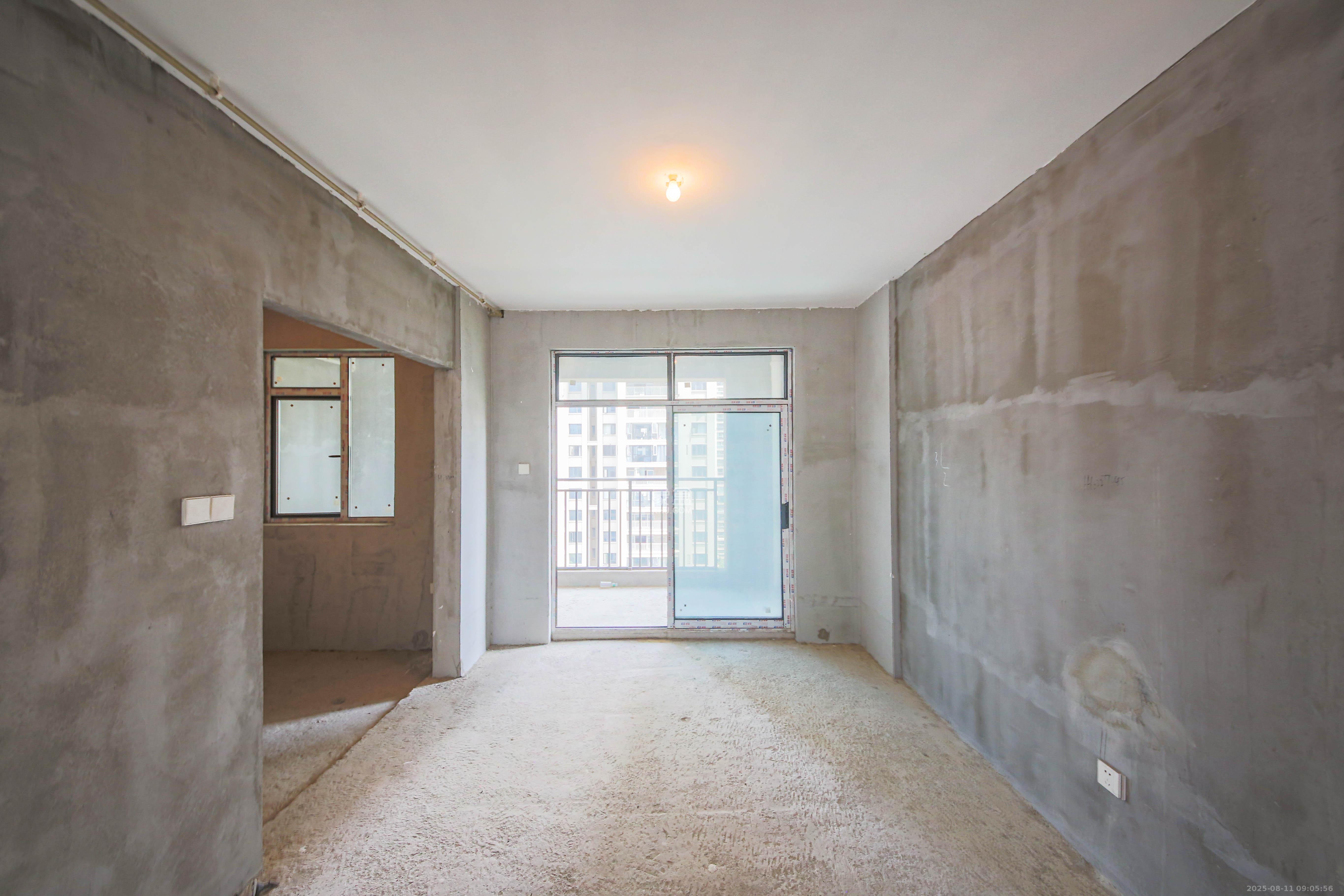 友谊青苑  5室2厅3卫    245.0万 友谊青苑  5室2厅3卫    245.0万客厅