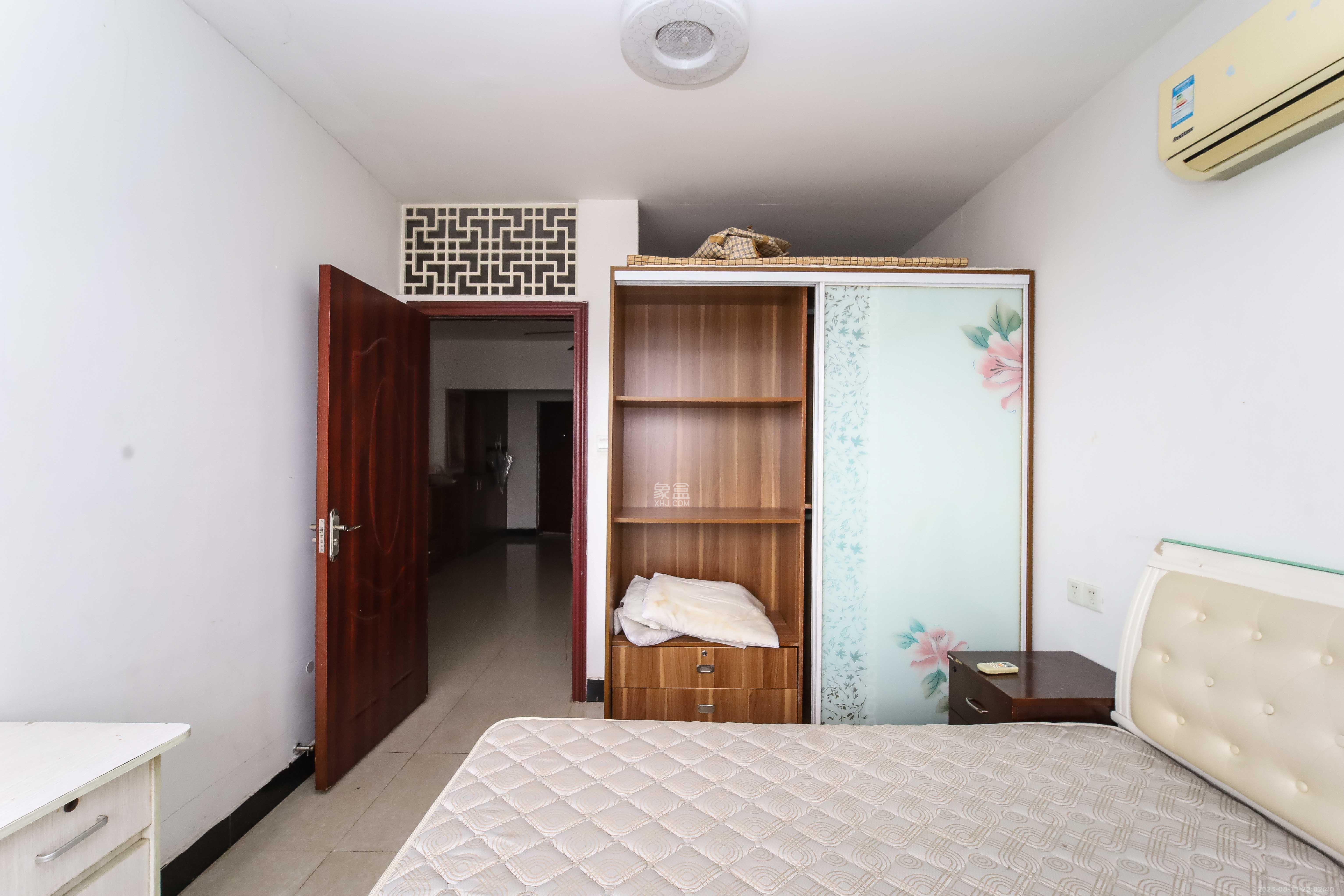 先锋东外滩  1室1厅1卫    31.0万卧室