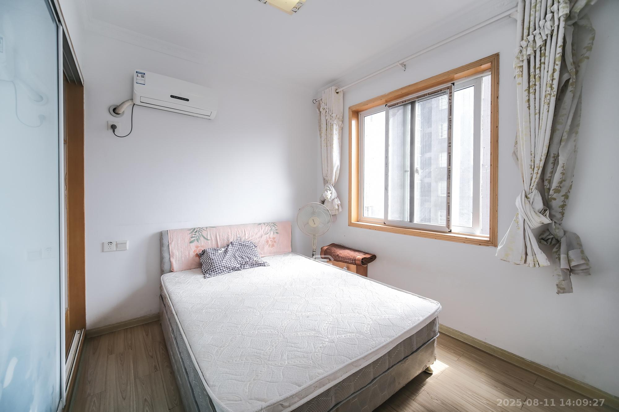 世景华庭 2室2厅1卫 43.0万 世景华庭 2室2厅1卫 43.0万卧室