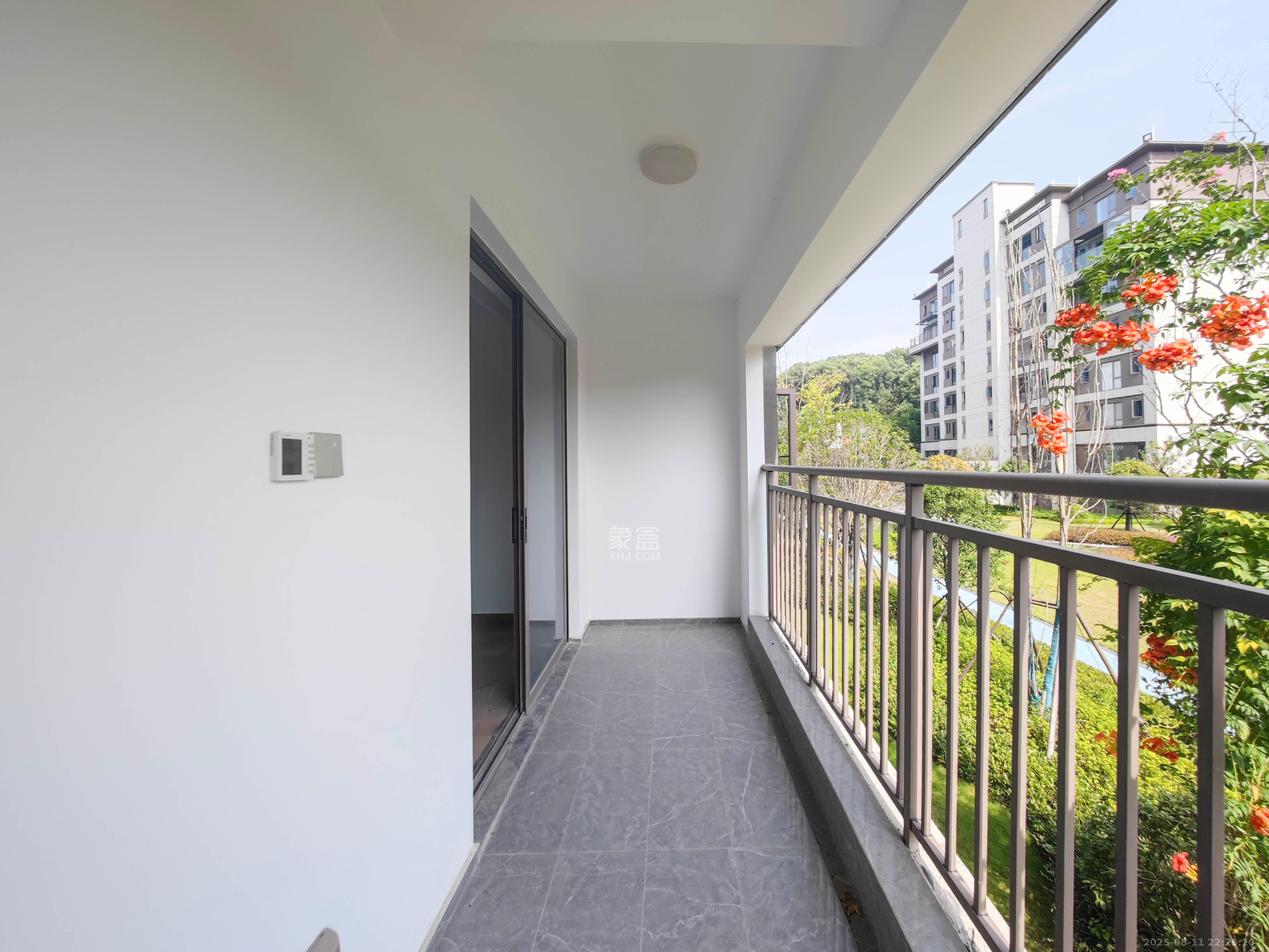 弘阳阳光城天宸府 4室2厅2卫 196.0万 弘阳阳光城天宸府 4室2厅2卫 196.0万阳台