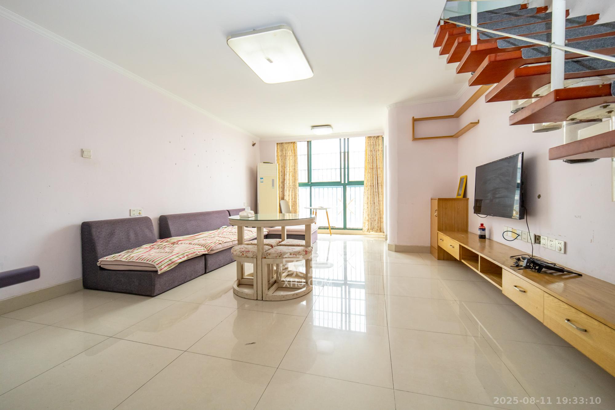 蝴蝶谷 1室1厅1卫 29.83万 蝴蝶谷 1室1厅1卫 29.83万客厅