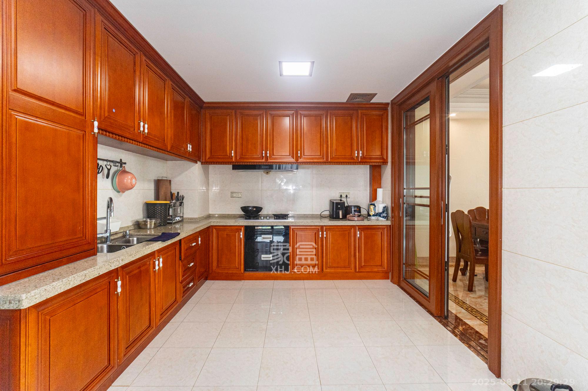 松雅湖金岸  4室2厅2卫    110.0万厨房