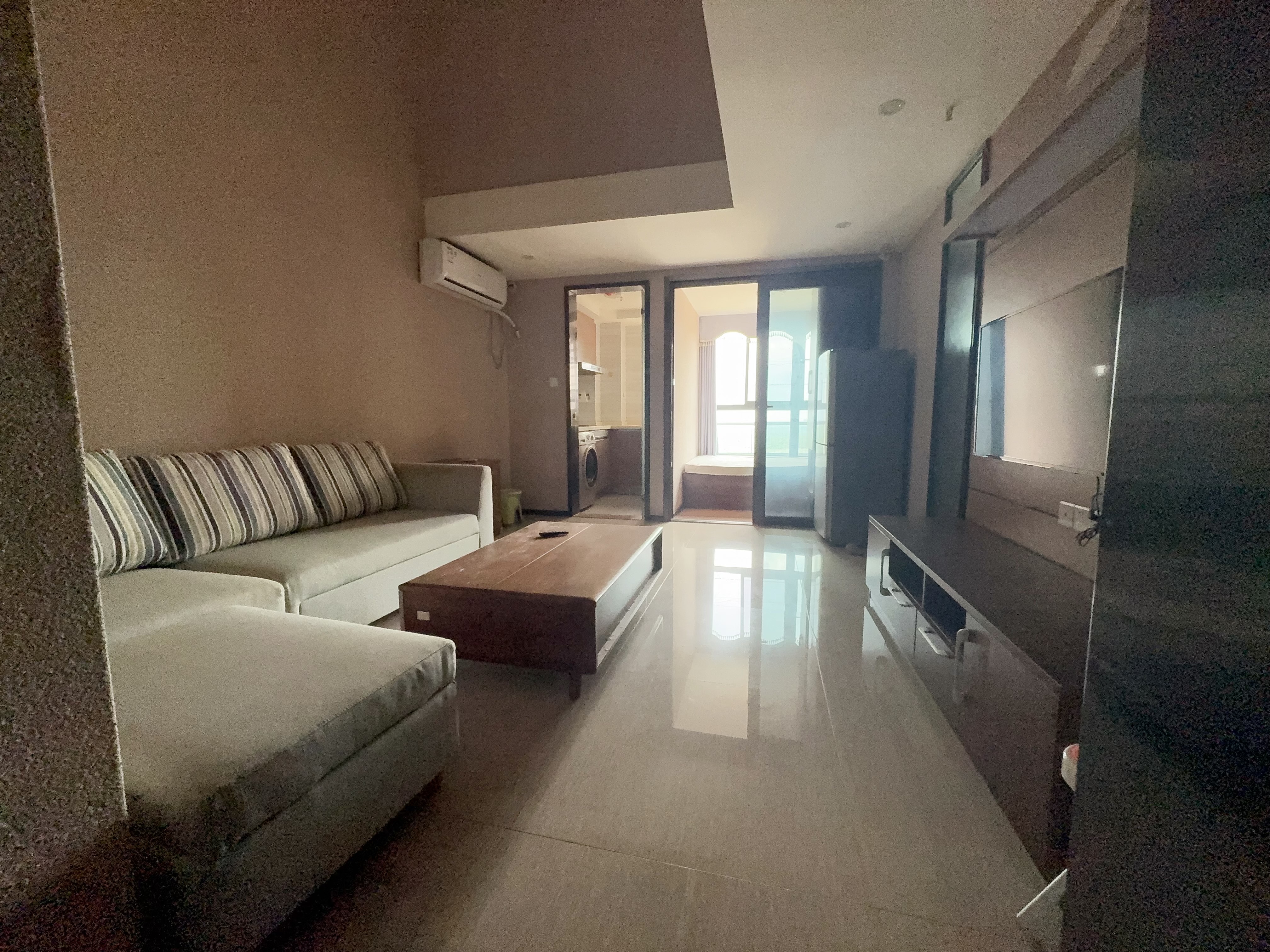 恒大海口文化旅游城 2室2厅2卫 2100.0元/月 恒大海口文化旅游城 2室2厅2卫 2100.0元/月室内图