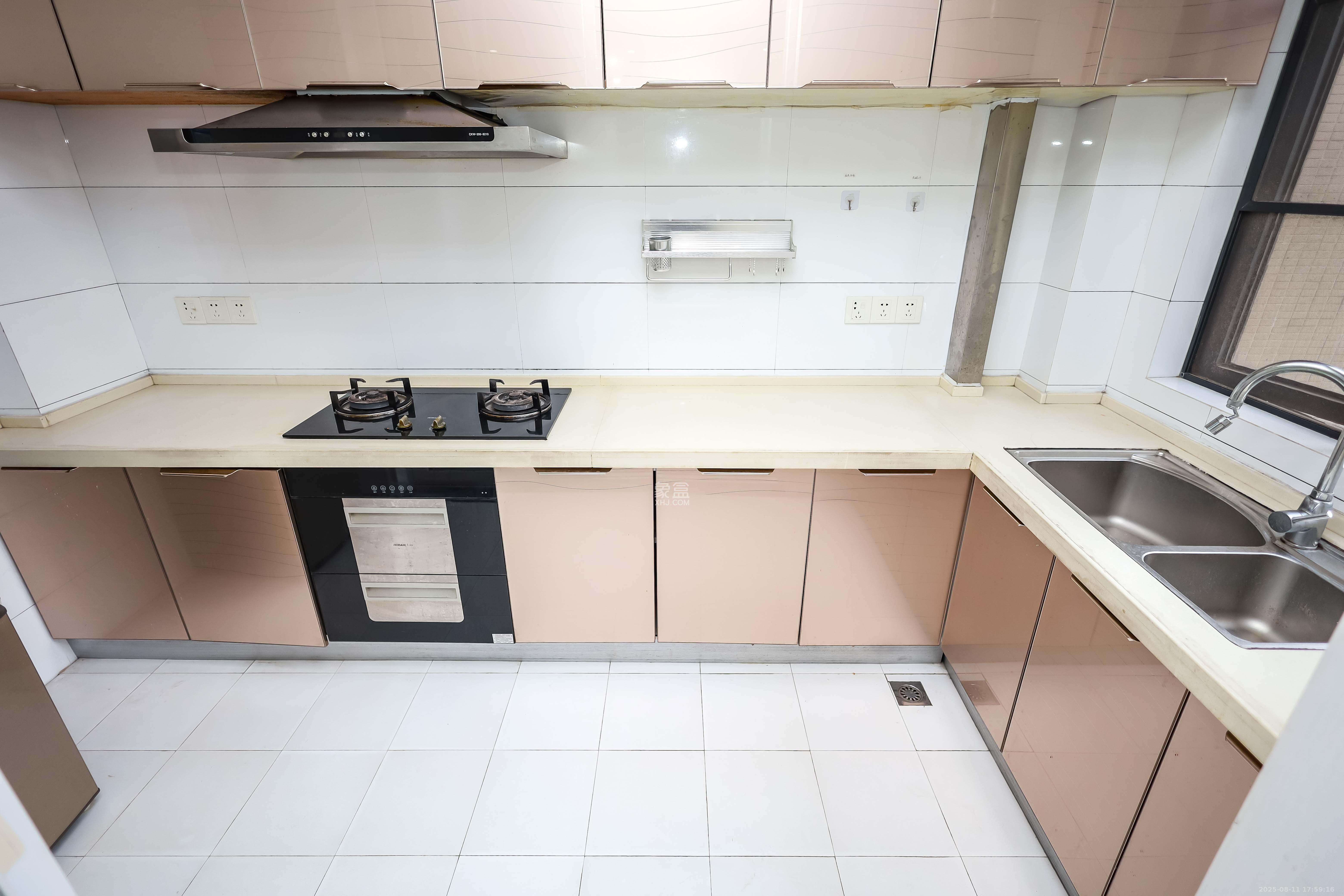 长房时代城  4室2厅2卫    165.0万厨房