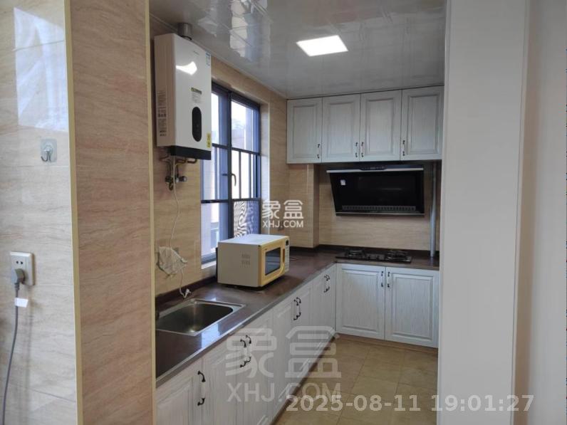 春藤小镇 3室2厅2卫 1800.0元/月 春藤小镇 3室2厅2卫 1800.0元/月室内图