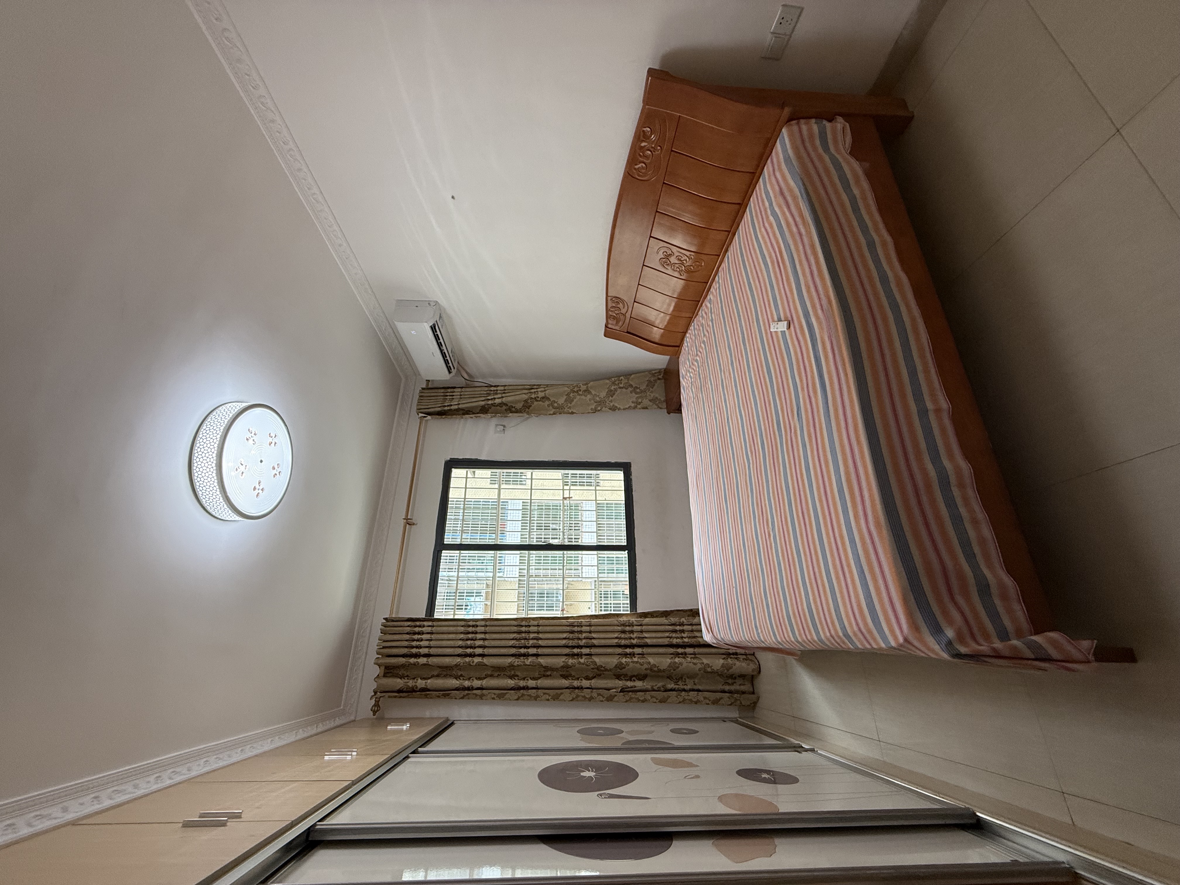 长湖小区 1室0厅0卫 1700.0元/月 长湖小区 1室0厅0卫 1700.0元/月室内图