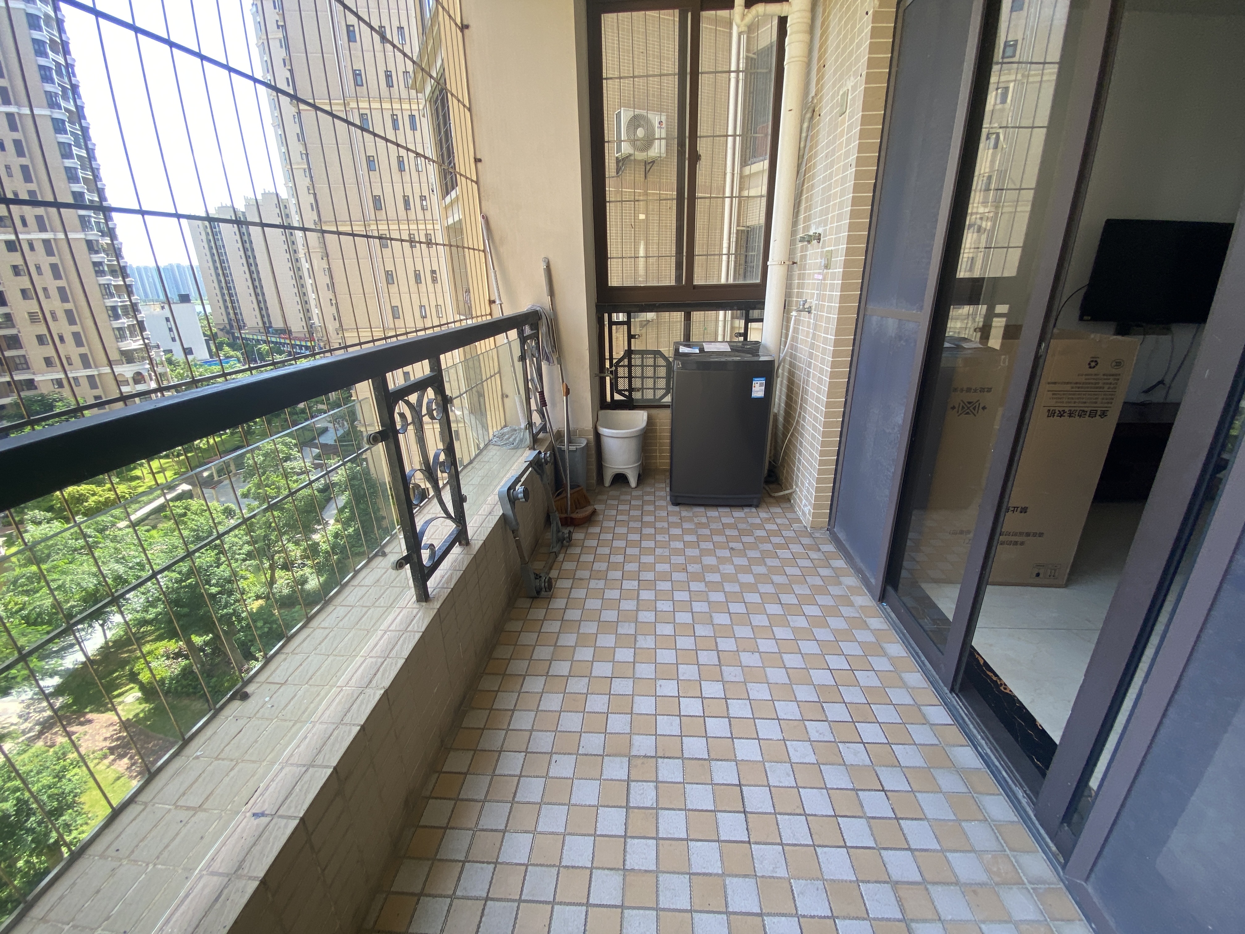 滨江帝景二期(三期) 3室2厅2卫 2700.0元/月 滨江帝景二期(三期) 3室2厅2卫 2700.0元/月室内图