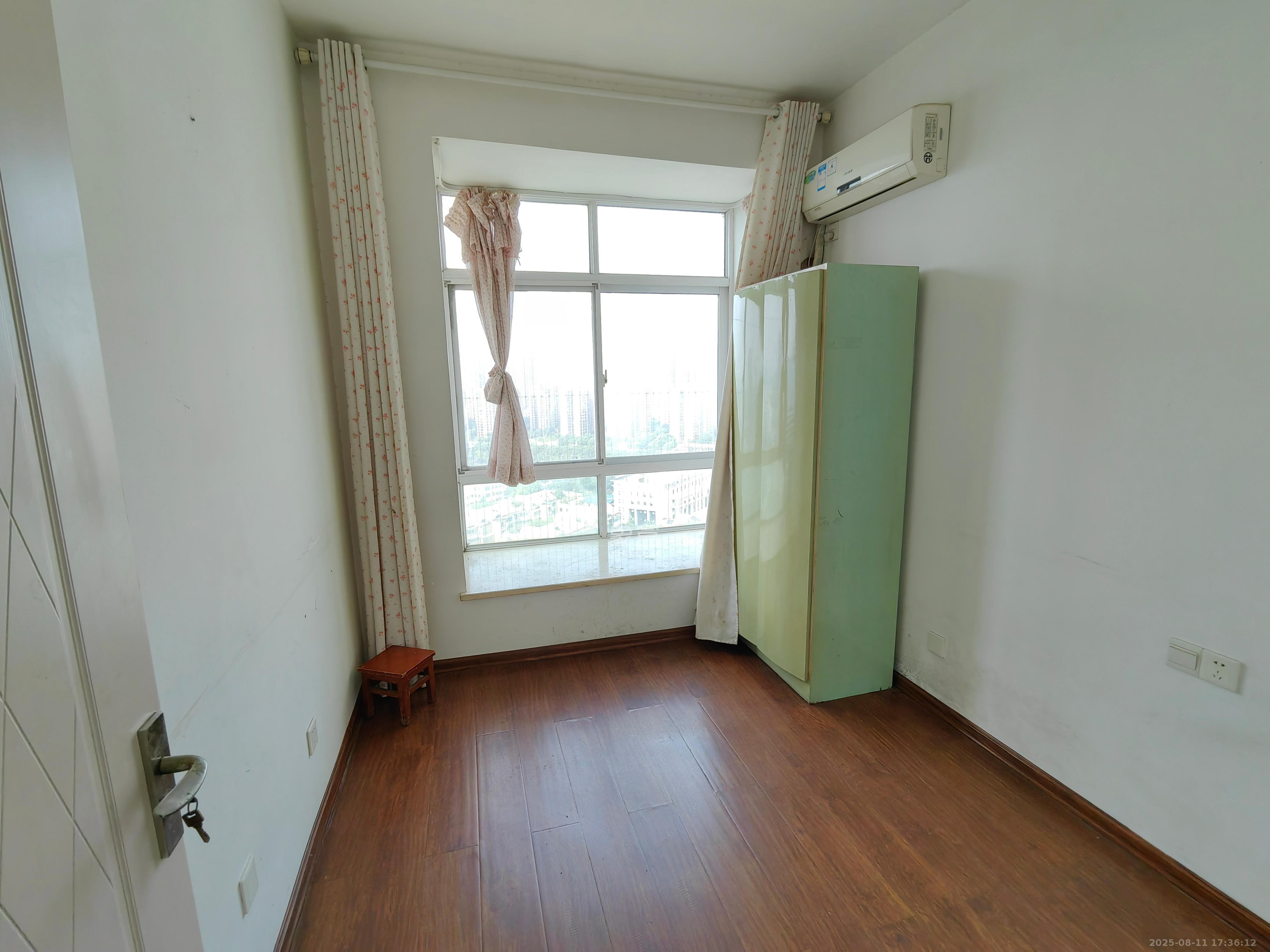 顺天黄金海岸  4室2厅2卫    4200.0元/月 顺天黄金海岸  4室2厅2卫    4200.0元/月室内图