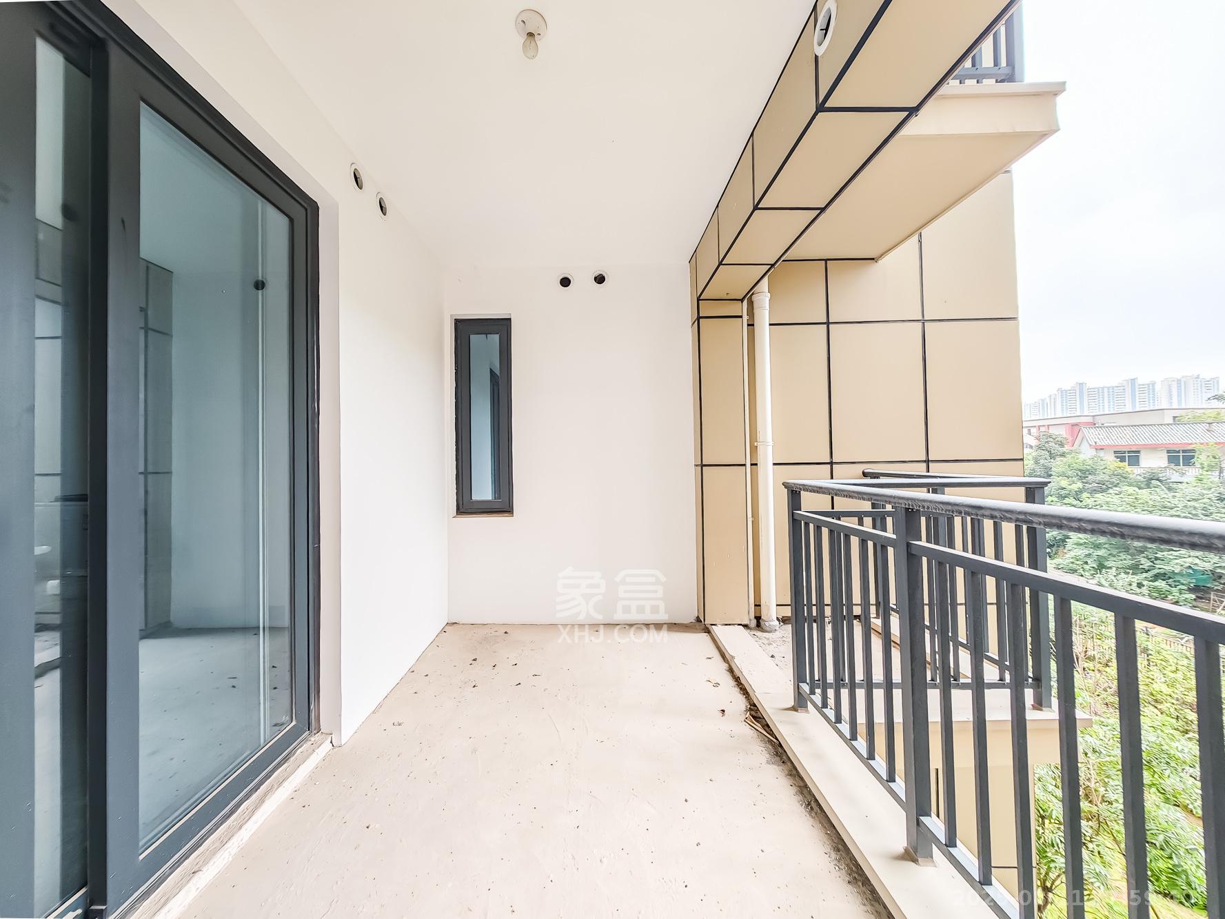 湘江壹号五期  4室2厅3卫    238.0万 湘江壹号五期  4室2厅3卫    238.0万阳台