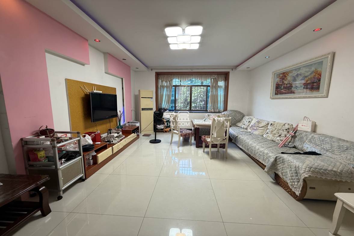 姑苏名园 4室2厅2卫 68.8万 姑苏名园 4室2厅2卫 68.8万客厅