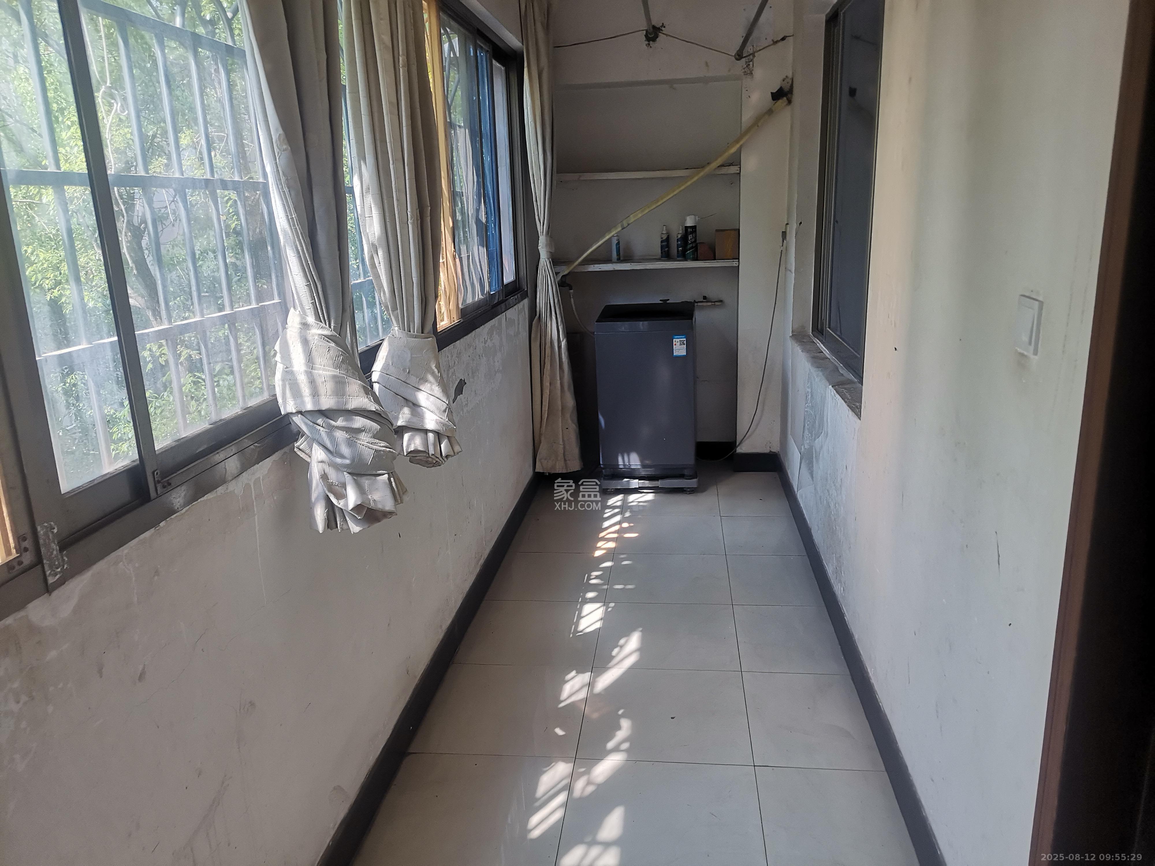 东南明苑 3室1厅1卫 2400.0元/月 东南明苑 3室1厅1卫 2400.0元/月室内图