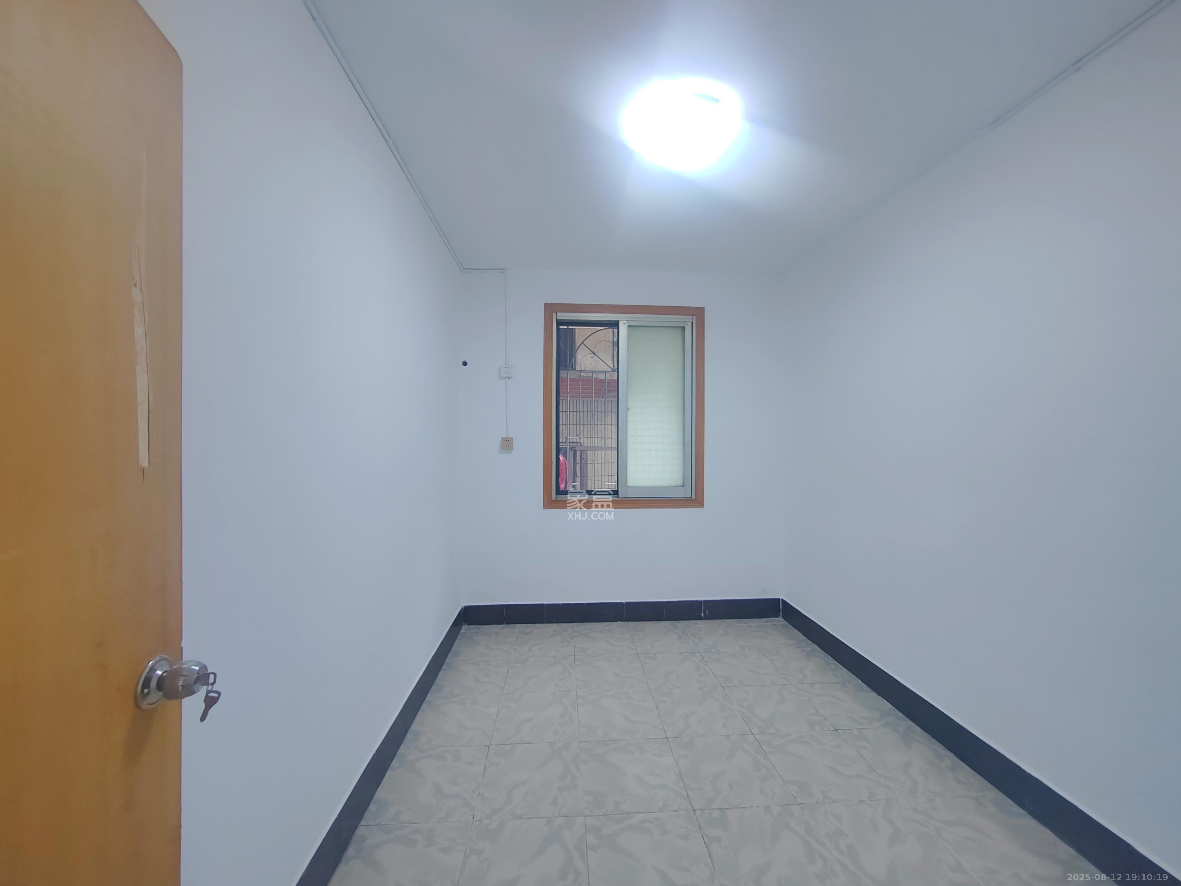向东南社区  3室1厅1卫   1600.00元/月室内图