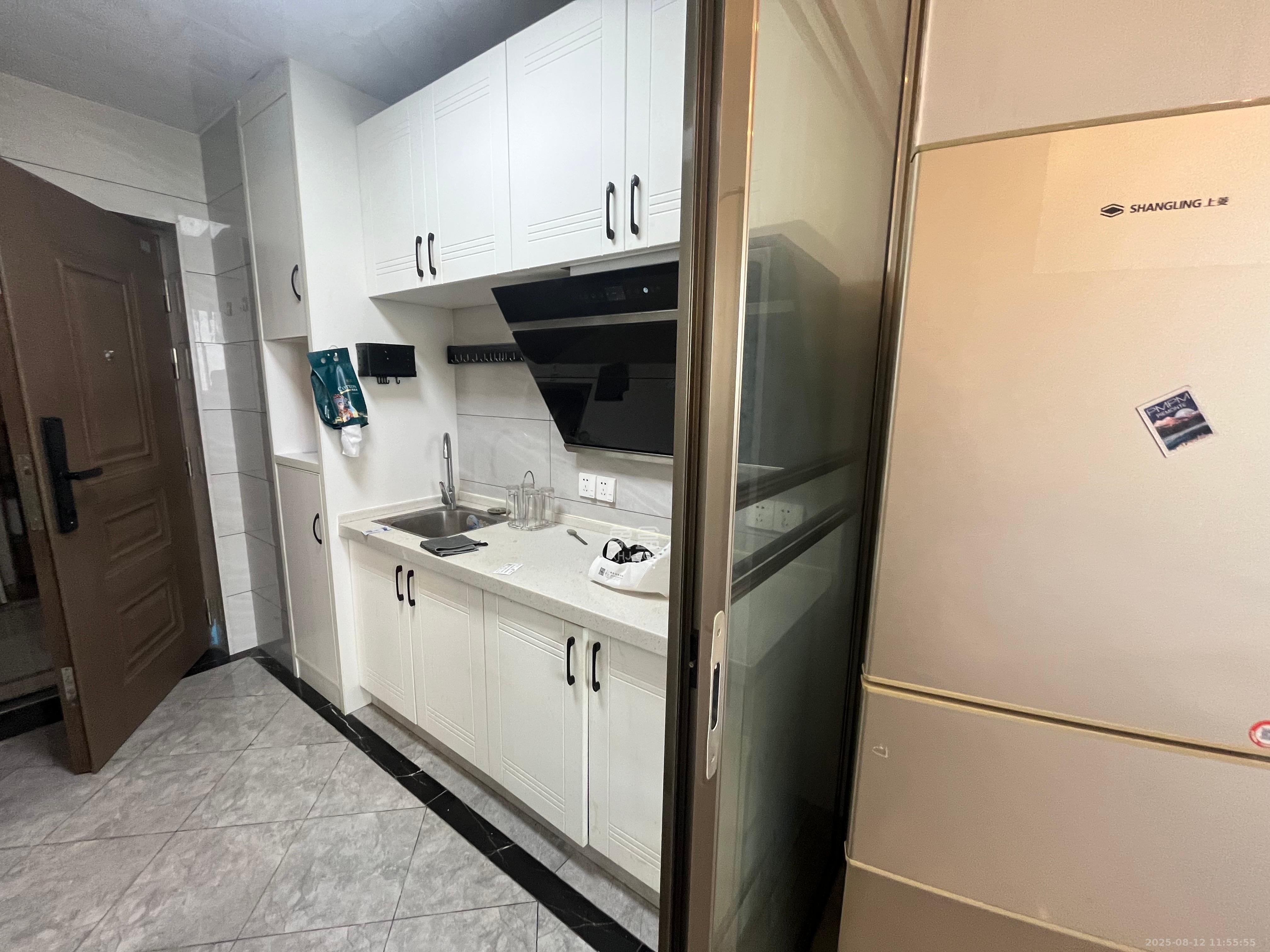 奥克斯滨仕花园(奥克斯洋湖广场/奥克斯中心) 1室1厅1卫 1700.0元/月 奥克斯滨仕花园(奥克斯洋湖广场/奥克斯中心) 1室1厅1卫 1700.0元/月室内图