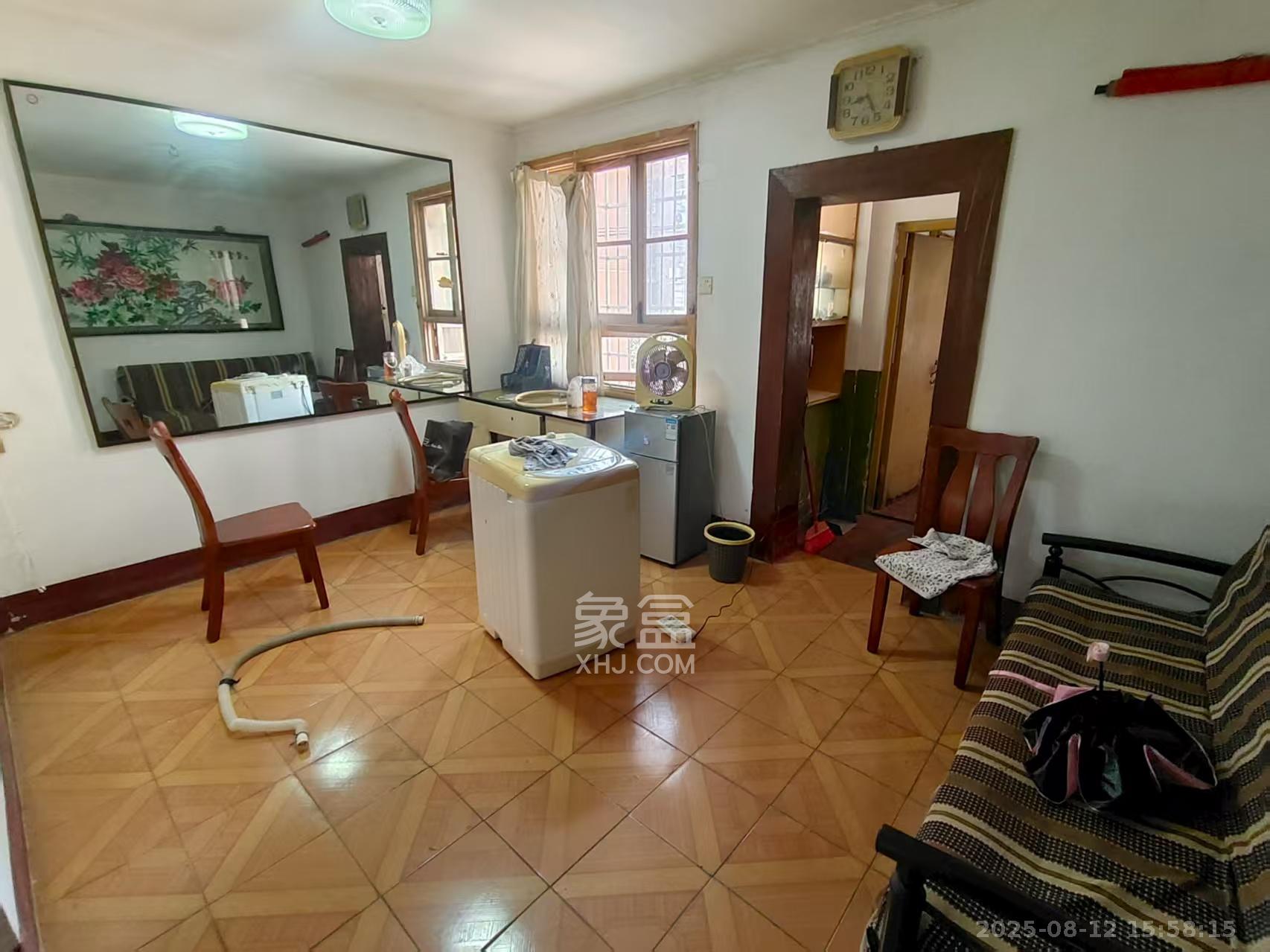 开发公司宿舍  1室1厅1卫    1100.0元/月 开发公司宿舍  1室1厅1卫    1100.0元/月室内图