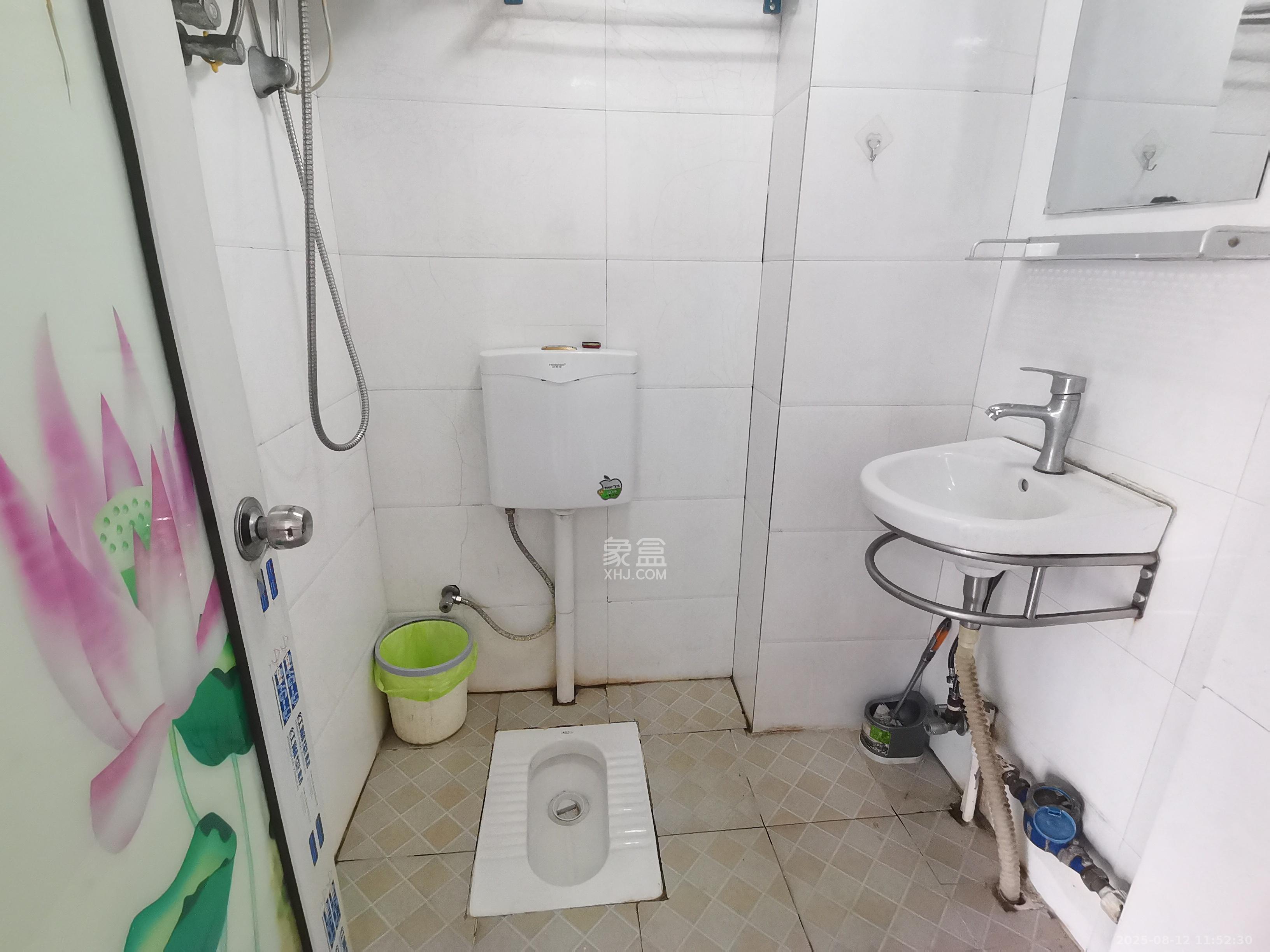 万国城(当代满庭春MOMA)一期 1室2厅1卫 950.0元/月 万国城(当代满庭春MOMA)一期 1室2厅1卫 950.0元/月室内图