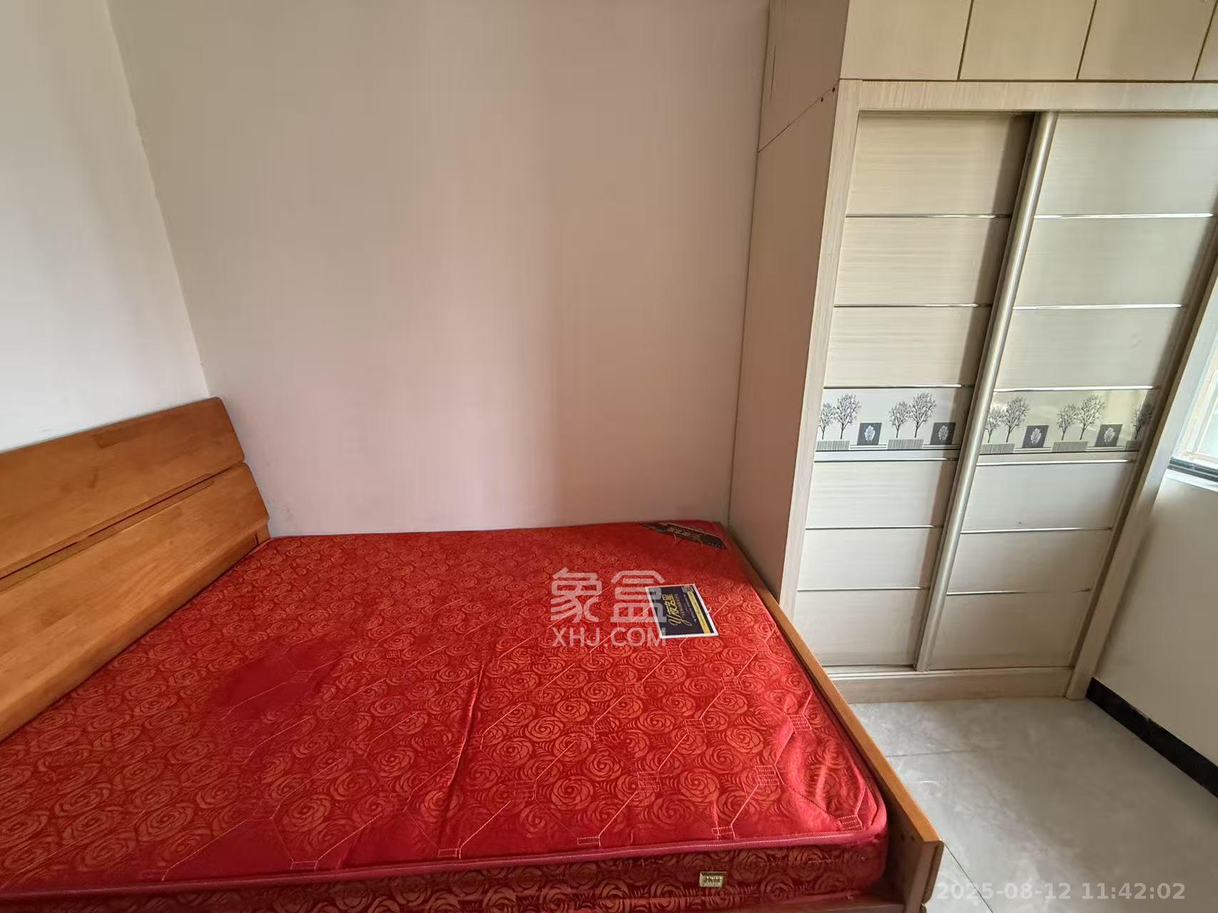 岳华新苑 1室1厅1卫 900.0元/月 岳华新苑 1室1厅1卫 900.0元/月室内图