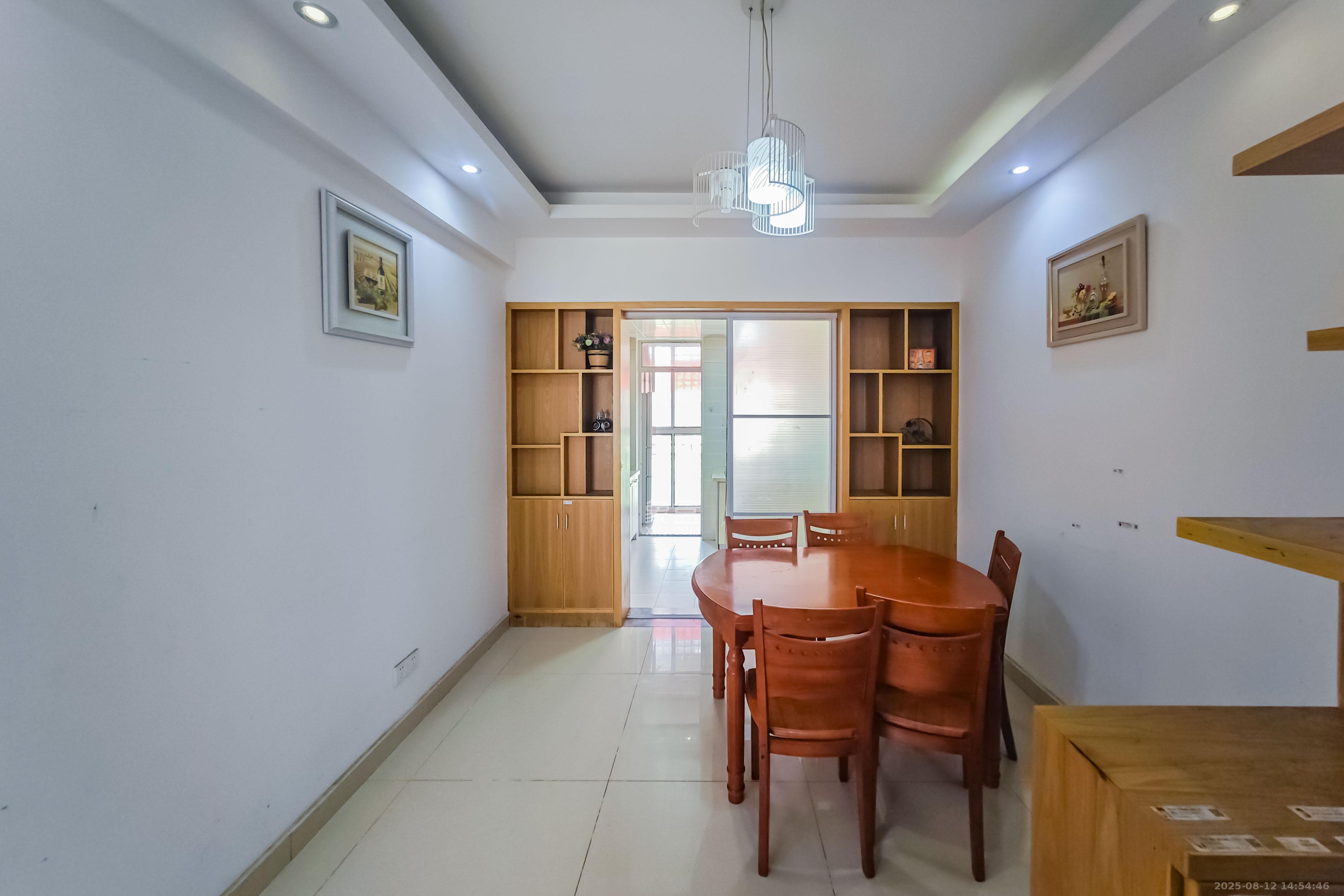 城市山水豪园（山水城市风景）  1室2厅2卫    120.0万客厅