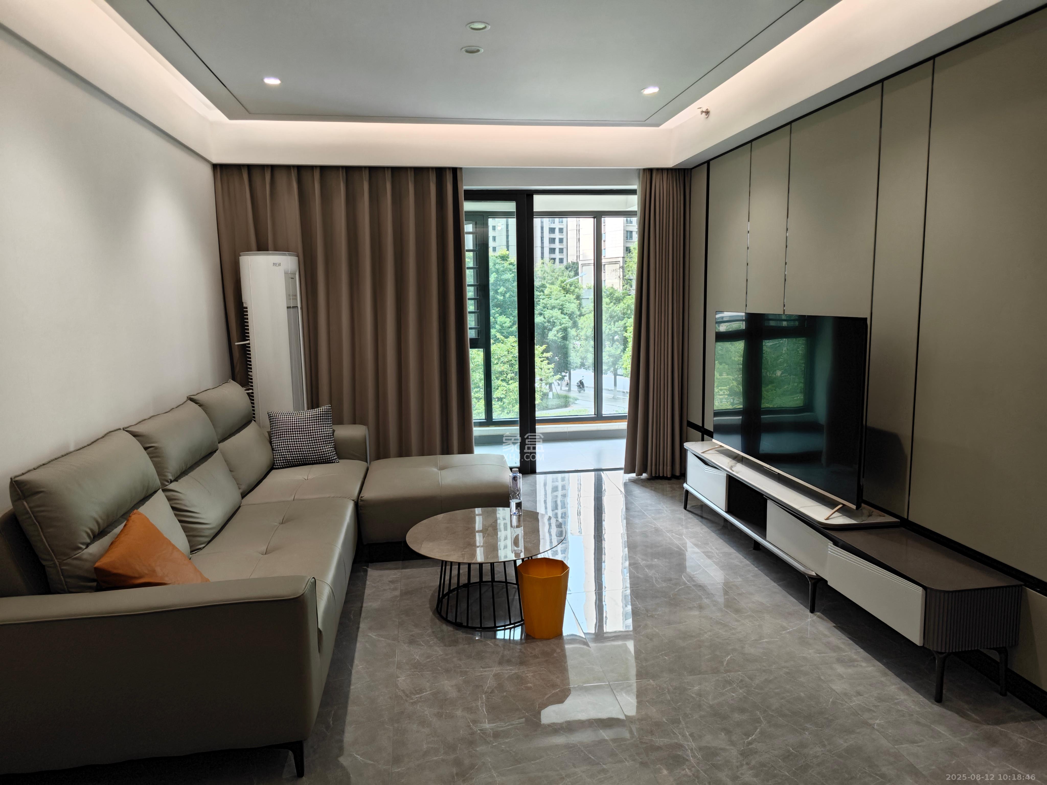 卓越中寰 4室2厅2卫 5000.0元/月 卓越中寰 4室2厅2卫 5000.0元/月室内图