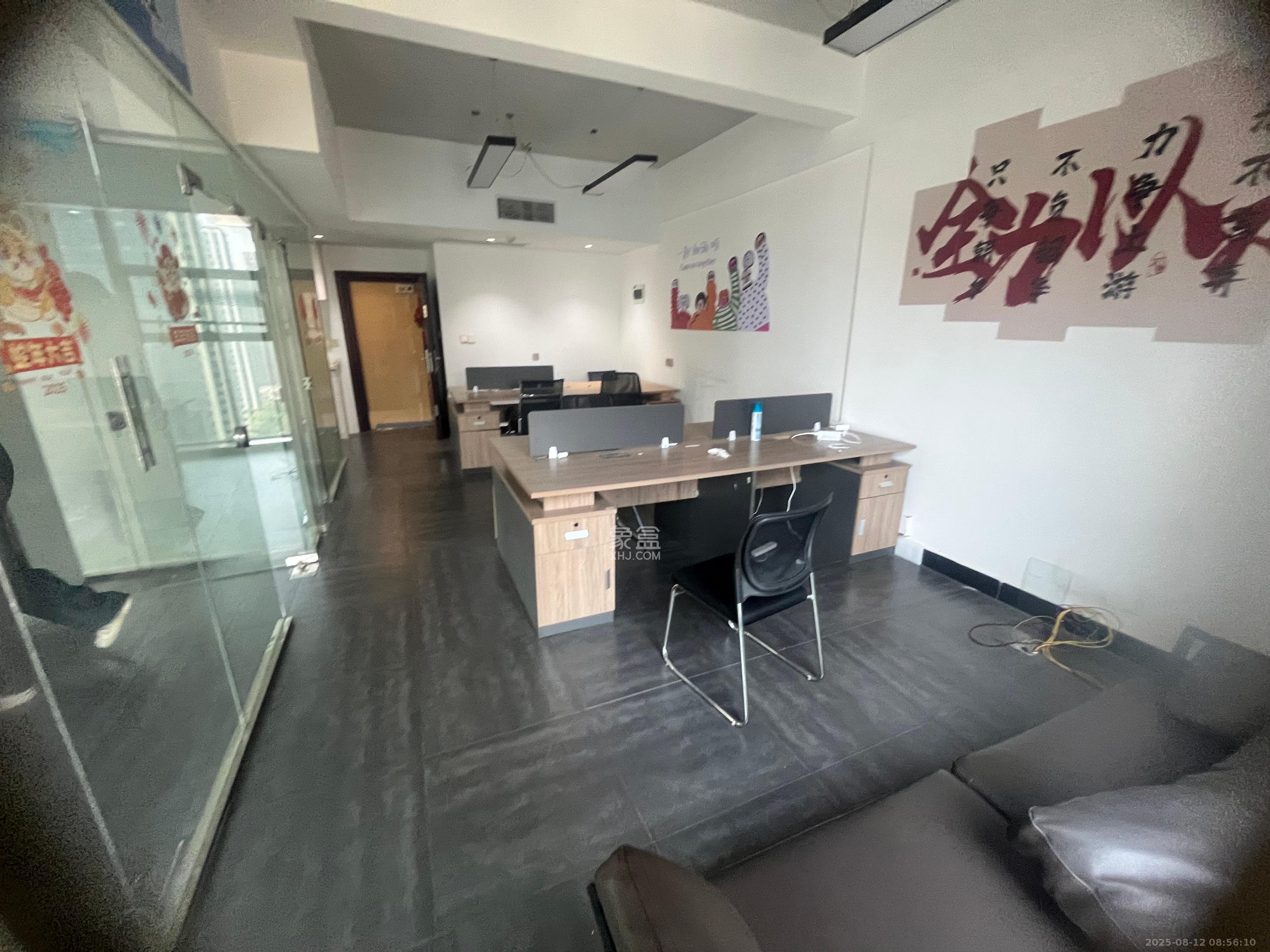 万坤图财富广场  2室1厅1卫    3600.0元/月 万坤图财富广场  2室1厅1卫    3600.0元/月室内图