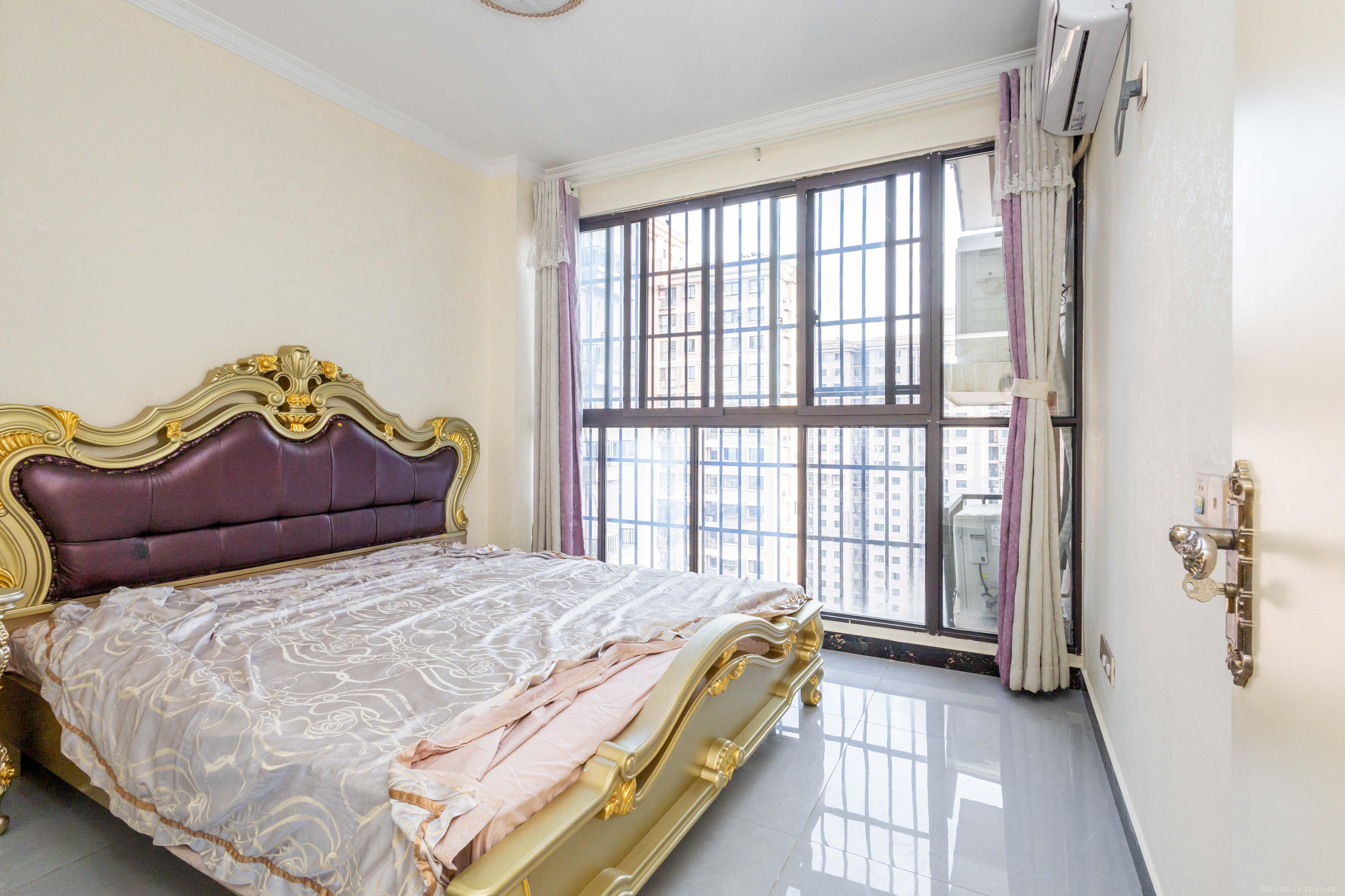 康桥长郡 3室2厅2卫 71.8万 康桥长郡 3室2厅2卫 71.8万卧室